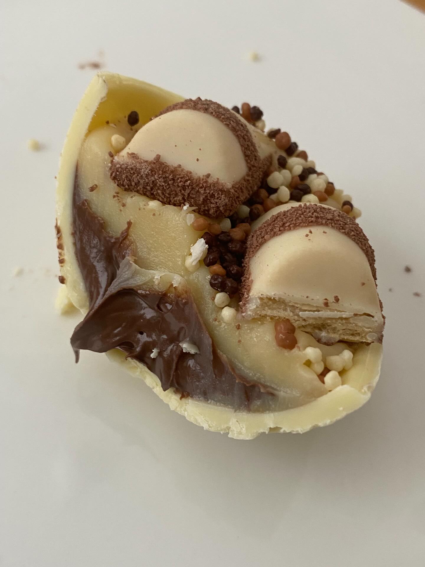 ok but be honest… would you share any of these? 👀🥄
Chocolate egg + a generous filling of brigadeiro = the kind of Easter treat you don’t forget. Or a box filled with cute little pieces of Easter joy! 😚🤌🏼
Part of our limited Easter menu ✨
DM to order before they’re gone 💌