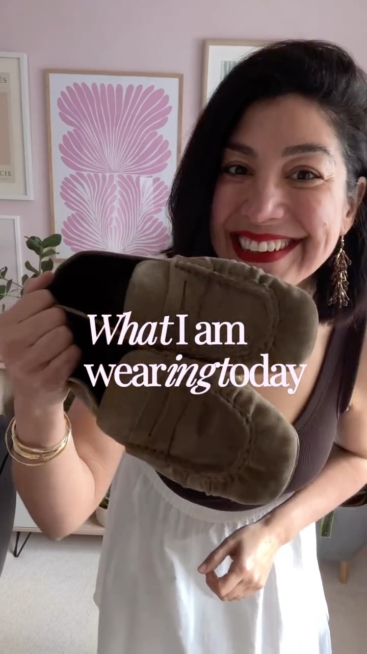 What I am wearing today.
The white skirt is out 👏🏽 let’s hope for more days like this!
.
Comment SHOP for the links to this outfit
.
White skirt, spring outfits, Aline skirts, linen jackets, green jackets, loafer, loafer style, personal stylist