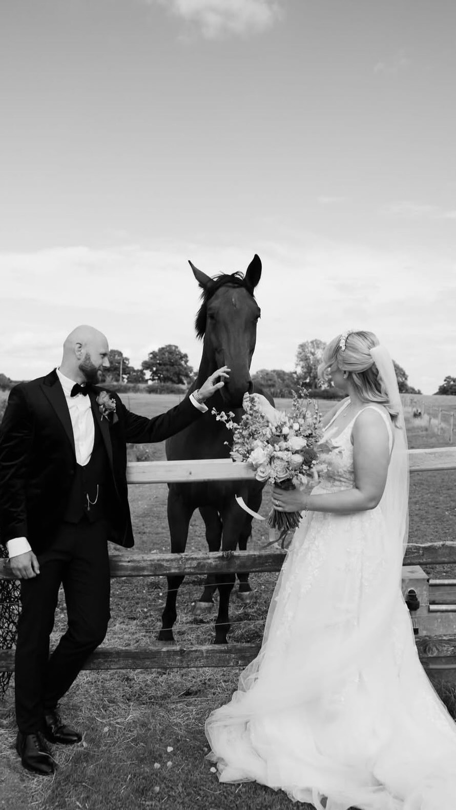 D E C L A N & B E T H A N Y 🤠✨🤍
The barn doors were open, and everyone’s hearts were wide open. It was the perfect country love story @grangebarn 🐴🧡
Content: @socialdiaries.uk
Venue: @grangebarn
Photography & Reel Photo: @elliepoolephotography
Second Shooter: @weddingsbymegnvb
Hairstylist: @embellishedbridal
Makeup: @immymaymakeup
Florist: @littleshopofflowers_uk
Celebrant: @thepeakcelebrant
#countryweddings #weddingday #contentcreator #weddinginspiration #wedding