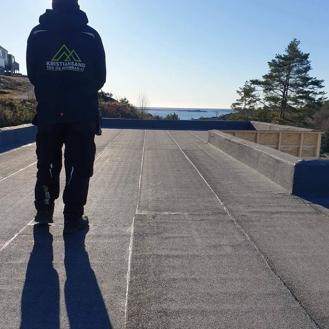 Her er et lite knippe med bilder fra jobber vi har utført den siste tiden. Sola skinner, det er fredag og helg! God helg folkens!