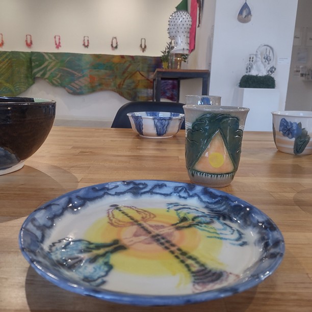 Grateful to be included amoungst many amazing queer artists in the OH Queer Contemporary Craft exhibit at @favagallery in Oberlin, Ohio 😊@moos.pasture & @tirzahlegg curated a cozy & intimate show described as "a warm and colorful domestic space, a respite from the cold winter months to foster community".
Join us for one last look with figure drawing event 3/13 from 5:30-7:30 in the space. Hope to see you there!
SPRING SALE starts 3/21 🌷
Transformation ware pottery pieces that did not sell during the exhibition will heading to my online shop. Join my newsletter and you'll receive a special discount via email for my upcoming Spring Sale (link in bio)
#contemporarycraft
