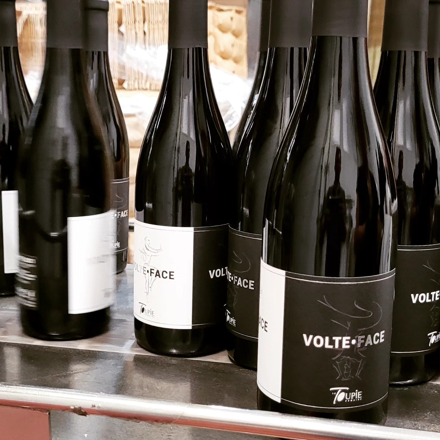 Mise en bouteille ce matin comme mise en jambe pour attaquer demain matin la cueillette!