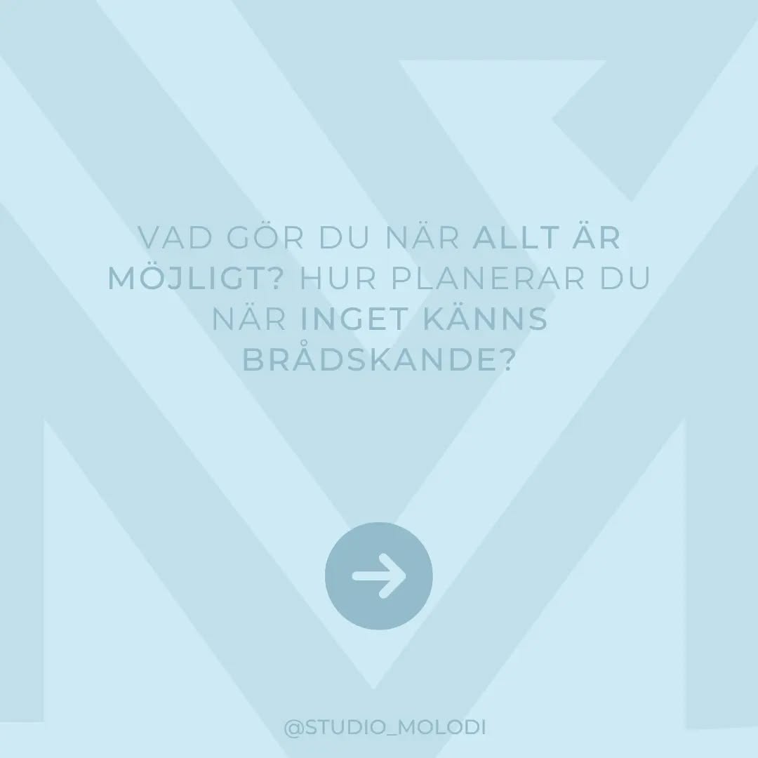 När ekonomin är mycket god och alla drömmar och ide'er plötsligt är möjligt kan man lätt känna sig viktlös och så småning om helt 'lost in space'.
Detta har varit ett återkommande tema i mina klientsamtal de senaste åren.
Nu har jag skapat en veckoplaneringsstruktur som fungerar som bryggan mellan det liv du lever i dag och den härliga tillvaro som du drömmer om.
Redo? 🚀
Skicka ett DM för länk. ✨️