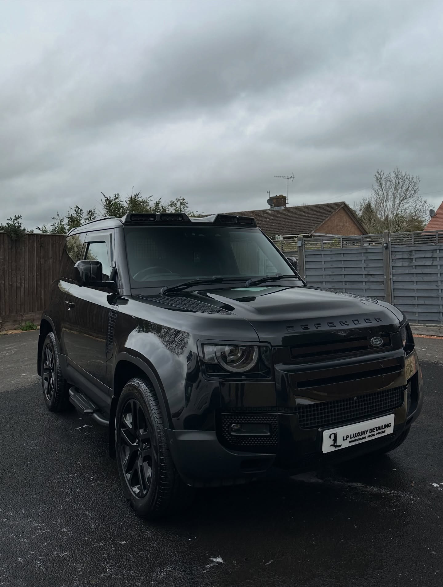 Defender x Gold package = Perfection ⭐️
——————————————
📞07394 082896
📩lpluxurydetailing@hotmail.com
💻https://www.lpluxurydetailing.co.uk
📍Bucks, Beds, Herts, Oxsf
#detailing #valeting #luxury #lpluxurydetailing #defender