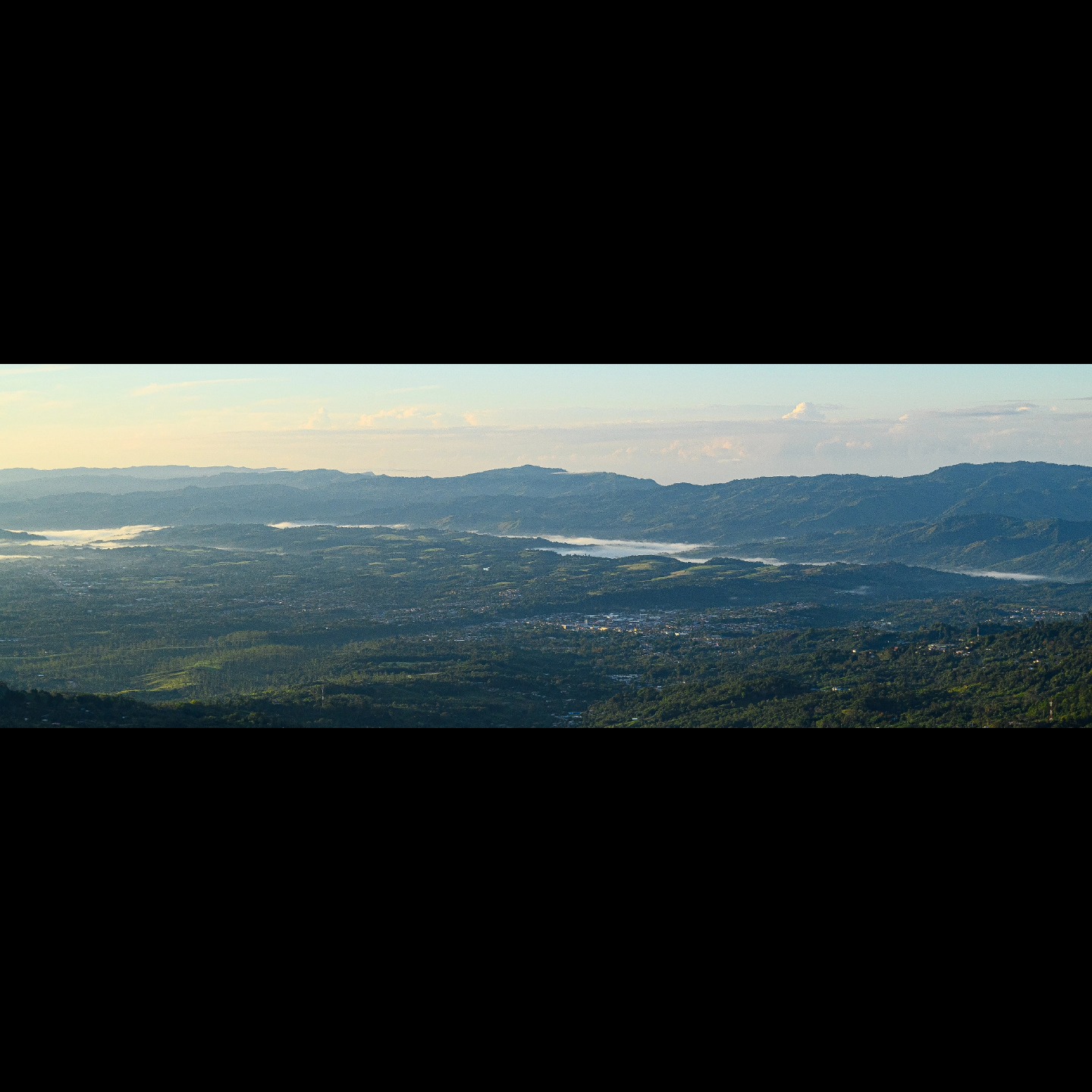 ¡Feliz Año 2024! Hoy en la mañana tomé esta rumbo a San José, desde Pérez Zeledón.
.
#2024 #happynewyear #photography #landscapephotography #fotografiadepaisaje #pz #perezzeledon #cerrobellavista #nikon #nikonz #nikonphotography #nikonshooter #sunrise #sunrisephotography #amanecer