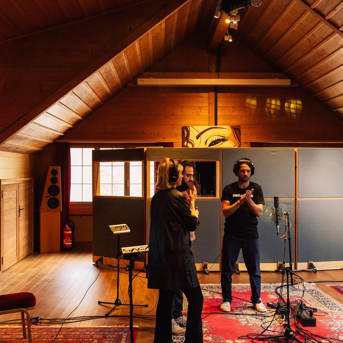 01/25 some impressions of last weekends studio session with @eoghan_owen_konstantin 🎙️
thank you @gogsandrighetto for the wonderful days @balikfarm 🪄
📸 @janwiederkehr