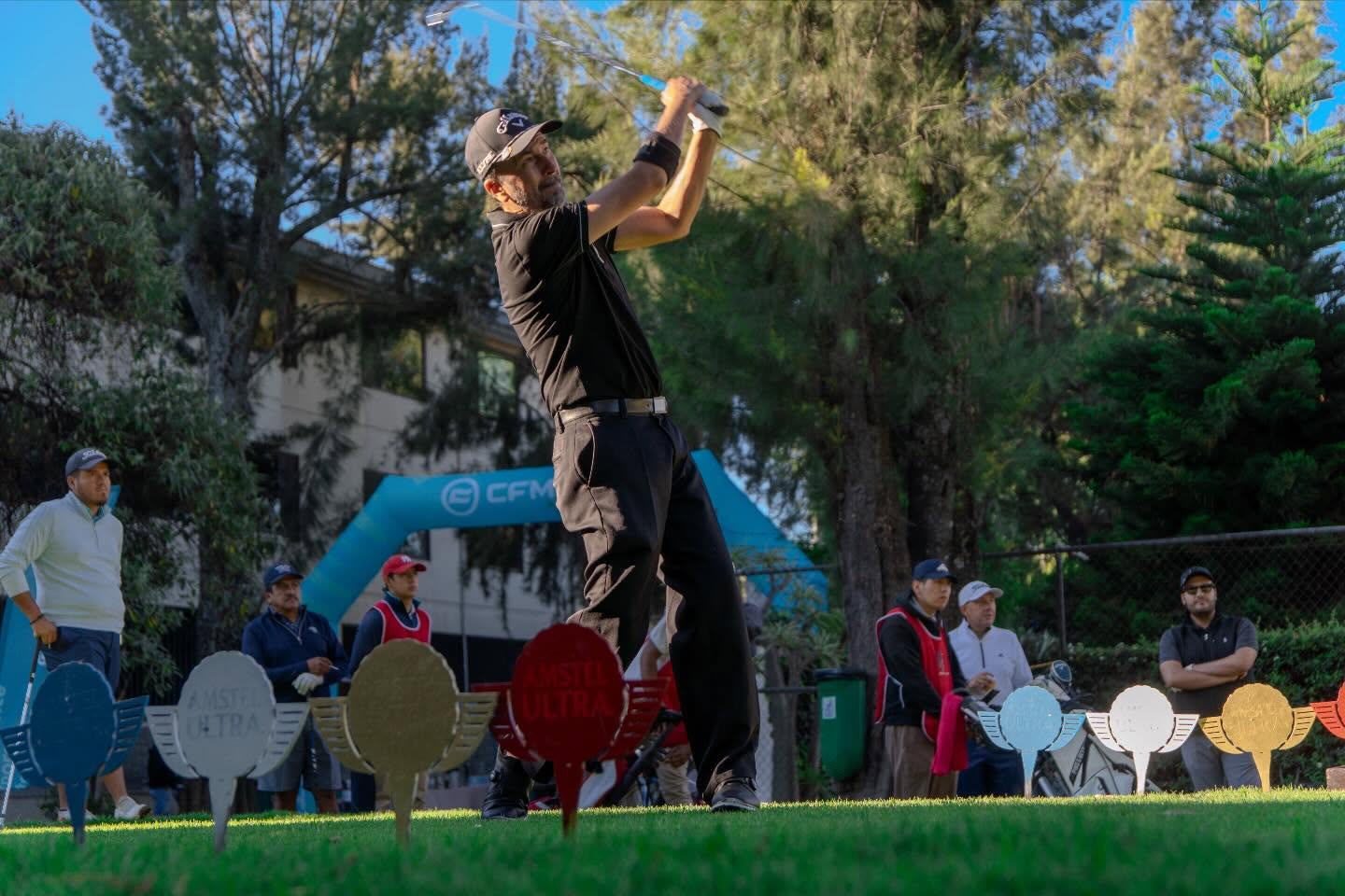 ⛳️✨ El día apenas arranca… y el nivel ya se siente en cada golpe.
Así se vive el turno matutino del 38° Torneo Benito Juárez en Club de Golf Las Fuentes: precisión, concentración y un campo que simplemente impone 💯🏌️♂️🏌️♀️
Aquí no solo se juega, se compite en serio. 👀🔥
#TorneoLasFuentes #GolfMéxico #NivelLasFuentes #GolfLife #SwingPerfecto ClubDeGolf GolfVibes BenitoJuárez