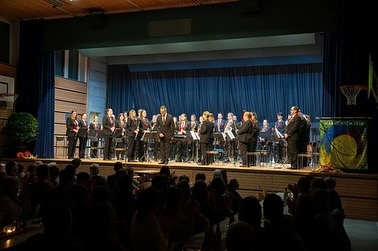 Wir dürfen auf zwei tolle Jahreskonzerte zurückblicken!❤️🎶🖤
Vielen Dank an alle Besucherinnen & Besucher. Es war wunderbar, unser einstudiertes Programm vor so vielen Leuten präsentieren zu dürfen. Wir danken euch für eure grosszügige Unterstützung, die wir an diesem Wochenende erhalten durften!🫶🏼
Ebenfalls danken wir der Regionalen Jugendmusik Hitzkirch Piccolos, die unser Konzert am Freitag eröffnet haben. Ihr habt das super gemacht!🤩
Nun steht noch der letzte musikalische Höhepunkt vor der Tür: Unser Jahresgedächnis findet am 9. November in der Pfarrkirche Hitzkirch statt.
Bis bald,
eure HMH 🖤❤️
#hmh #harmoniemusikhitzkirchertal #jahreskonzerte #danke