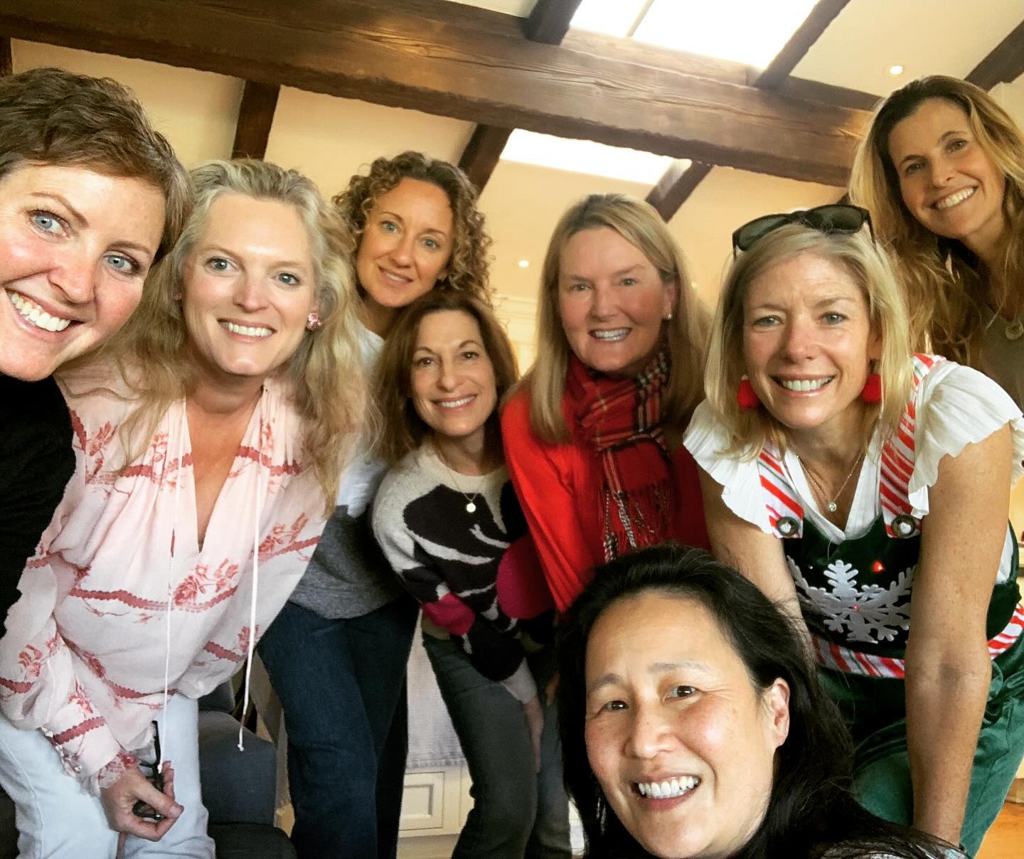 Cheers to the holiday brunch 🥂 Thank you Whitney @thenewstepford for the peek into finding the laughter in our lives. Thank you to everyone for sharing throughout the year🤗