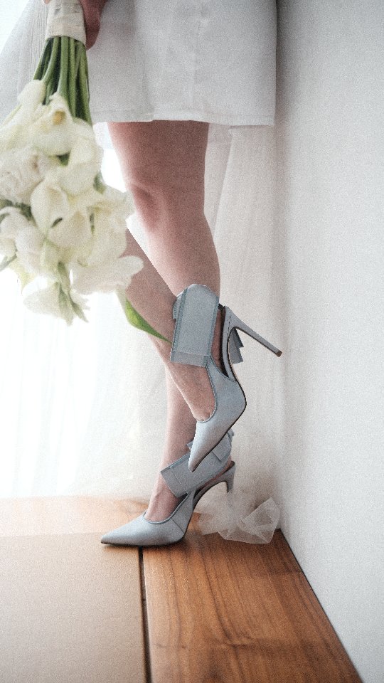 Pov. Contratas al fotógrafo de bodas que no edita las fotos de su boda!
.
Un poquito de la boda de Nicole y Jonnhy
.
El getting ready de la boda de Nicole y Jonnhy aprovechamos pada hacer algunos fotos de los detalles como los zapatos de la novia
.
#weddingday #destinationweddingphotographer #weddingphotography #weddingphotography #bodas