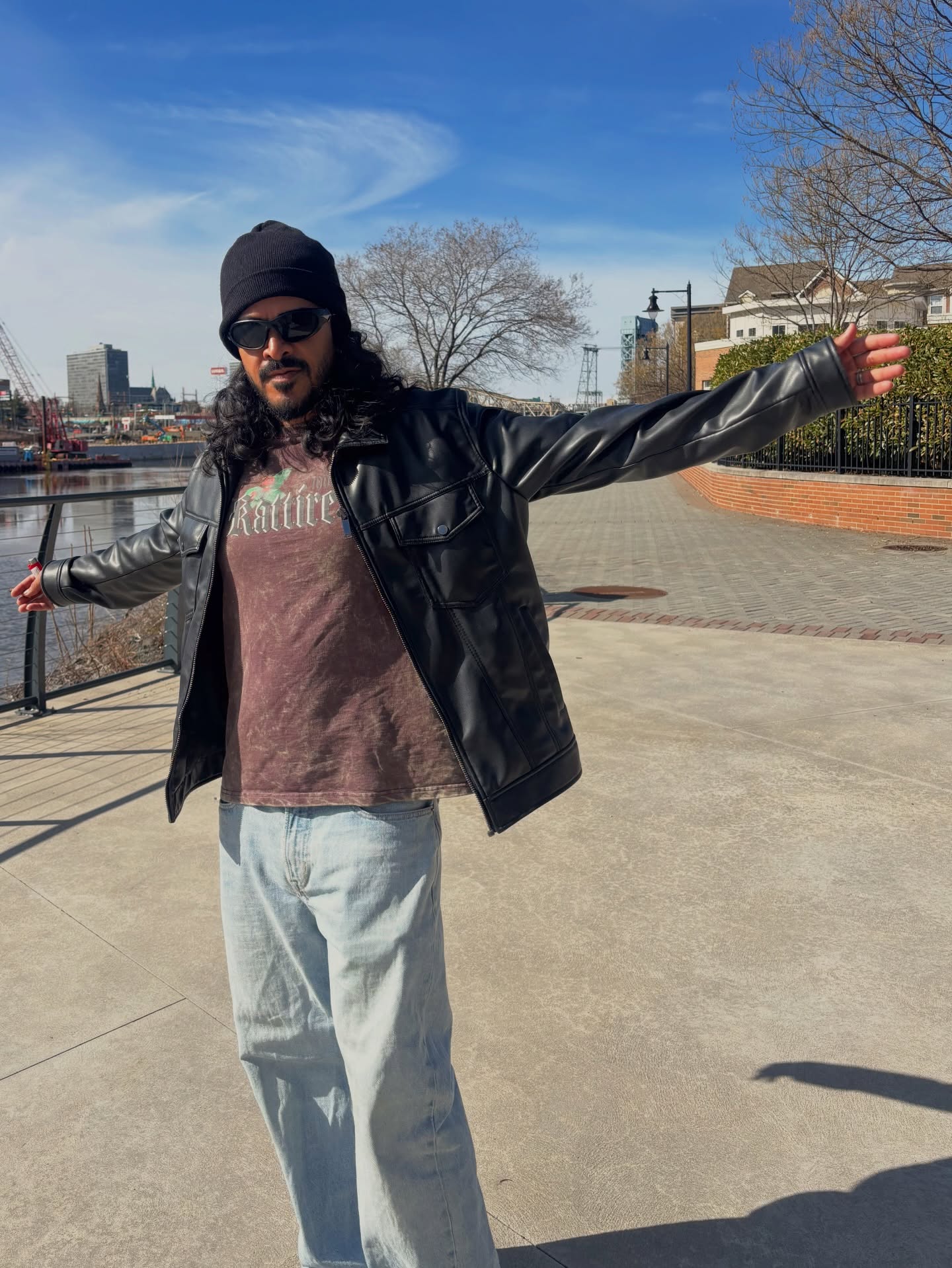 in a phase of building that can’t to be explained; just felt⚡️
thank you to everyone who came out this past friday.
it felt like a real turning point… something years in the making.
authenticity. community. expression. love.
it all lands when it’s meant to.
not everyone will understand the path,
but that’s kind of the point.
those who do have always been by my side, and that’s all that matters 💙
feeling refreshed. really looking forward to this year.