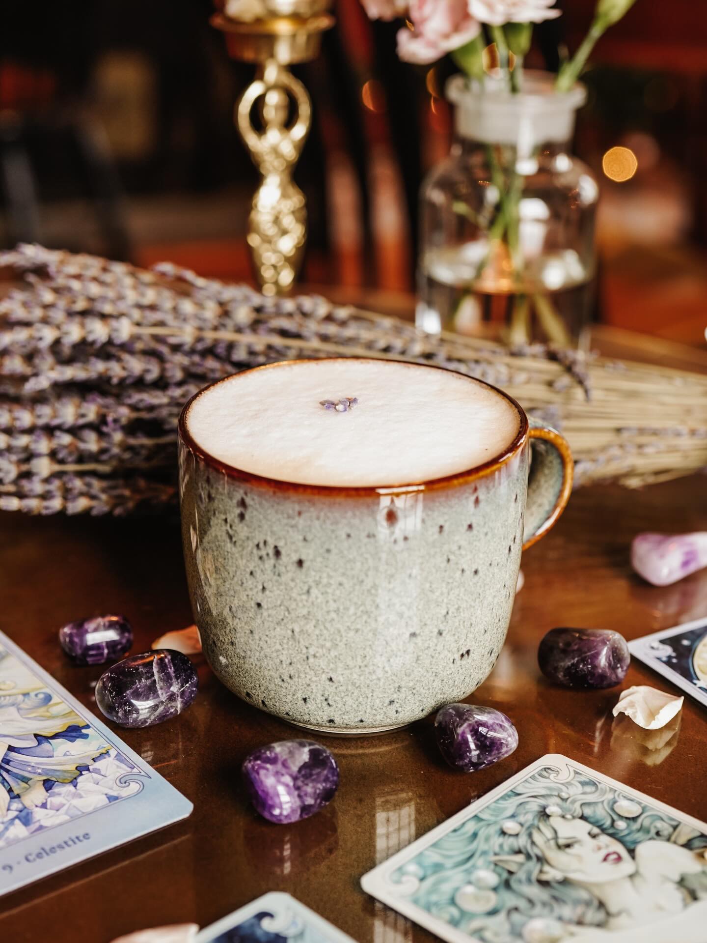 What’s your favorite latte at Tea & Tarot? ✨
Those in our circles know, we witches love to gather at the tea bar. Shelves brim with dried herbs and tea blends, while tea pots boil with enchantment. At the center of it all, is our tea lattes. Every sip a ritual of its own to bestow delicious blessings upon your day. Each latte is crafted with our signature teas, summoning magick into the entire cup.
☕ Blends include black, honeybush, earl grey, white, and green teas, infused with flavors like butterscotch, vanilla, caramel, lavender, rose and more.
For those seeking a warm beverage and a little wisdom, hop on your broom and fly to Tea & Tarot. Our witches are here to walk you through your next spell and spill the tea on messages from the universe. Join us here and let our lattes be the potion that inspires your day. ✨
#TeaAndTarot #TeaBar #TeaLatte #Connecticut #ClintonCT