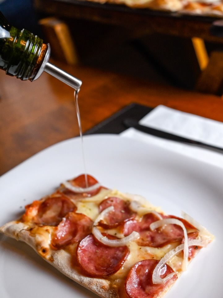 Sua pausa na semana é Villa da Pizza com a sugestão do dia: calabresa!