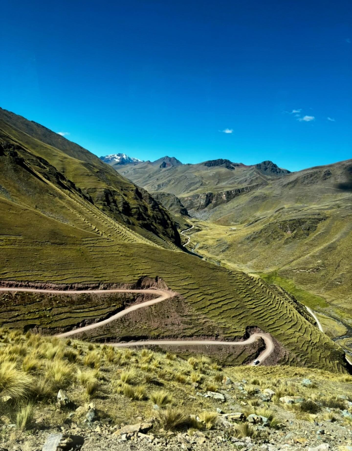 ✨ Roads that make you feel small in the best way
Winding through the mountains like this… it’s one of those moments where you realize the journey really is the destination 🏔️🚗
Every turn brought a new view, a deeper breath, and a reminder of how wild and beautiful this world is 💙
Would you drive this road? 👀
#TravelGoals #MountainViews #Wanderlust #AdventureAwaits #ExploreMore ScenicDrive TravelInspiration NatureLovers BucketListTravel RoadTripVibes HiddenGems TravelPhotography DiscoverEarth BeautifulDestinations RoamThePlanet