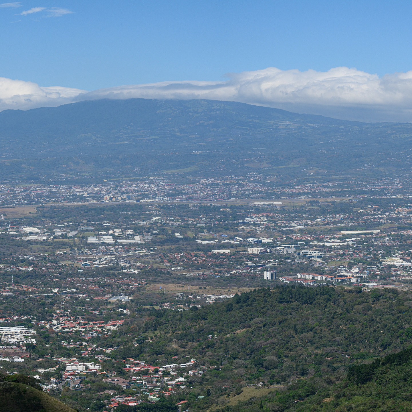 La vista panorámica desde @eolicos_camping . La imagen original es de 28.400 x 5.700 px.
#landscapephotography #landscapepanorama #panoramic #panoramicview #panoramica #nikon #nikonshooter #camping #ovelanding #costaricaoffroad #costarica #outdoor