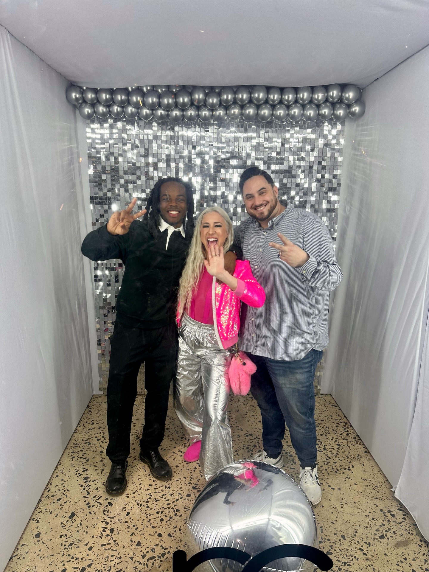 This industry has allowed me to meet and make connections with some of the best to do it. I cherish all the friendships I’ve gained through opening Moments By Max. The sky is the limit! ✈️
Can anyone say a @momentsbymax_, @bitesized_designs and @artondisplay.us collab coming soon? 🤔
.
.
.
#phillyballoons #phillyeventplanner #phillyevents #balloonartist #balloonstylist