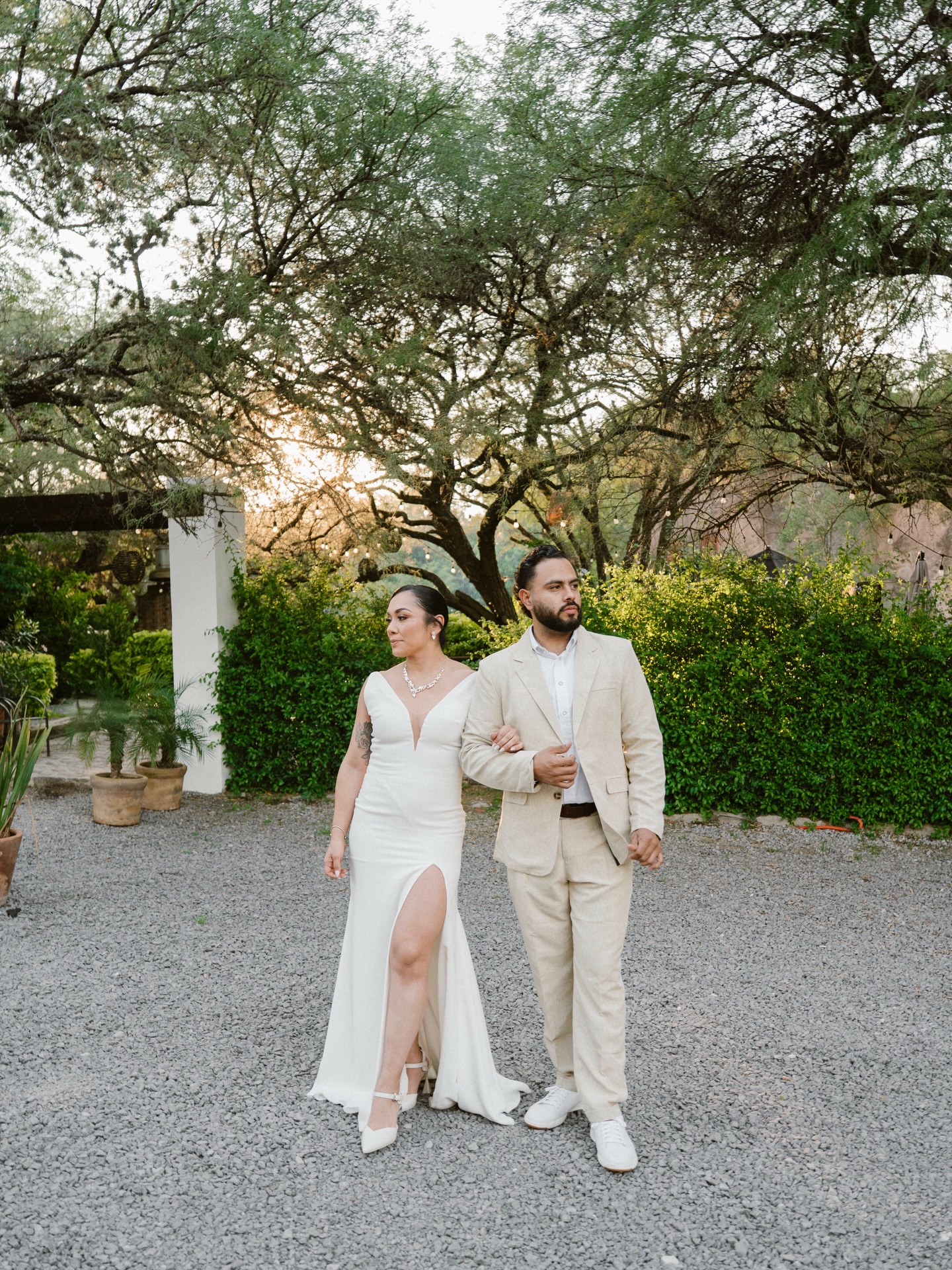 No necesitas un fotógrafo…
necesitas a alguien que entienda lo que estás viviendo.
Ahí es donde empieza la diferencia.
You don’t need just a photographer…
you need someone who understands what you’re living.
That’s where the difference begins.
#AuthenticWeddings #WeddingStory #RealMoments