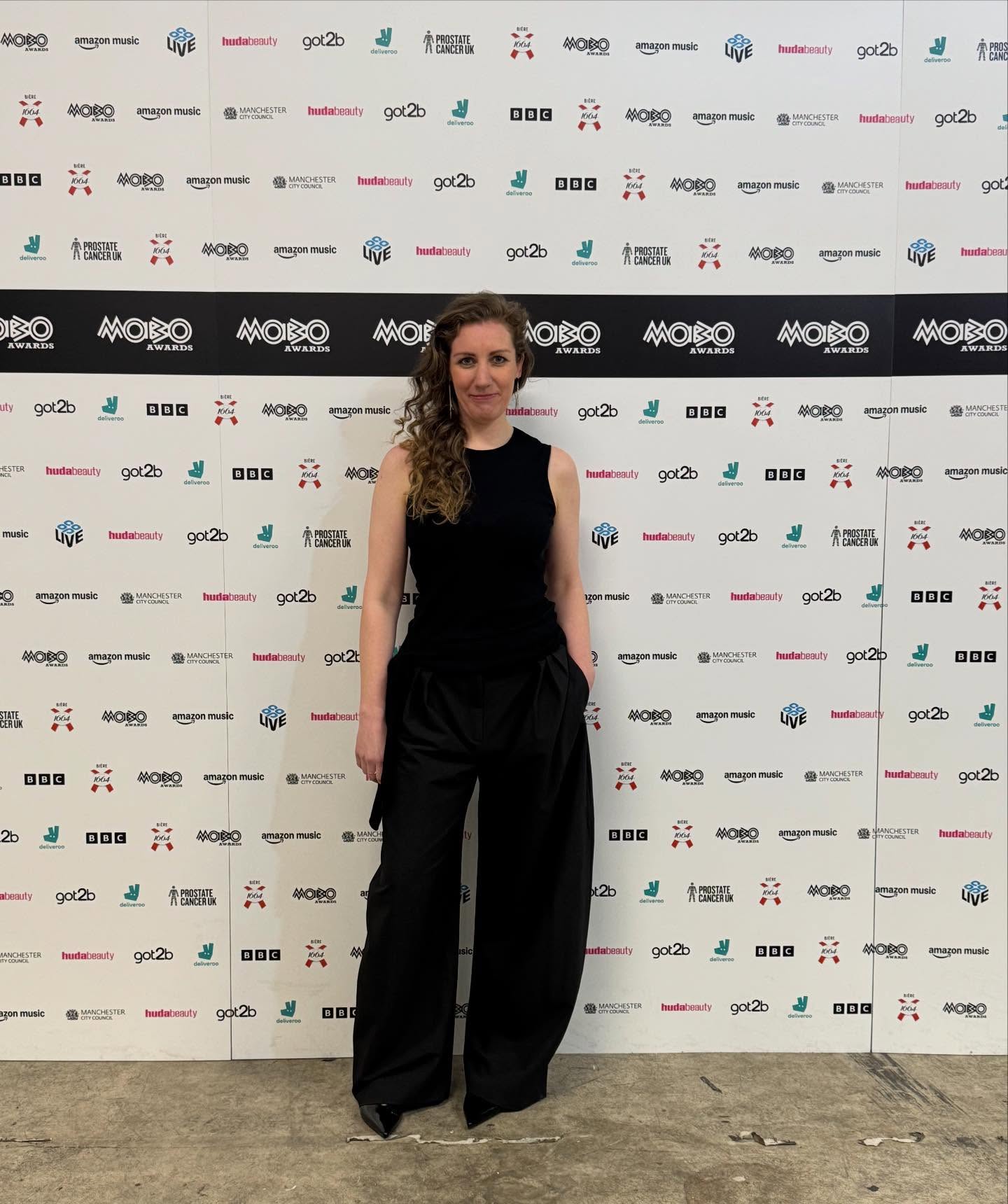 Such a treat to play with the incredible @oliviadeano at @moboawards here in Manchester last night @thecooplive 🎉
What a friendly, welcoming and mega talented team ♥️
Huge props to @rosiedstrings for the gorgeous arrangement and my string pals @rhiannonfallows & @sophiayadig 🎻
Here’s to more local gigs like this 😉
#cello #strings #oliviadean #moboawards