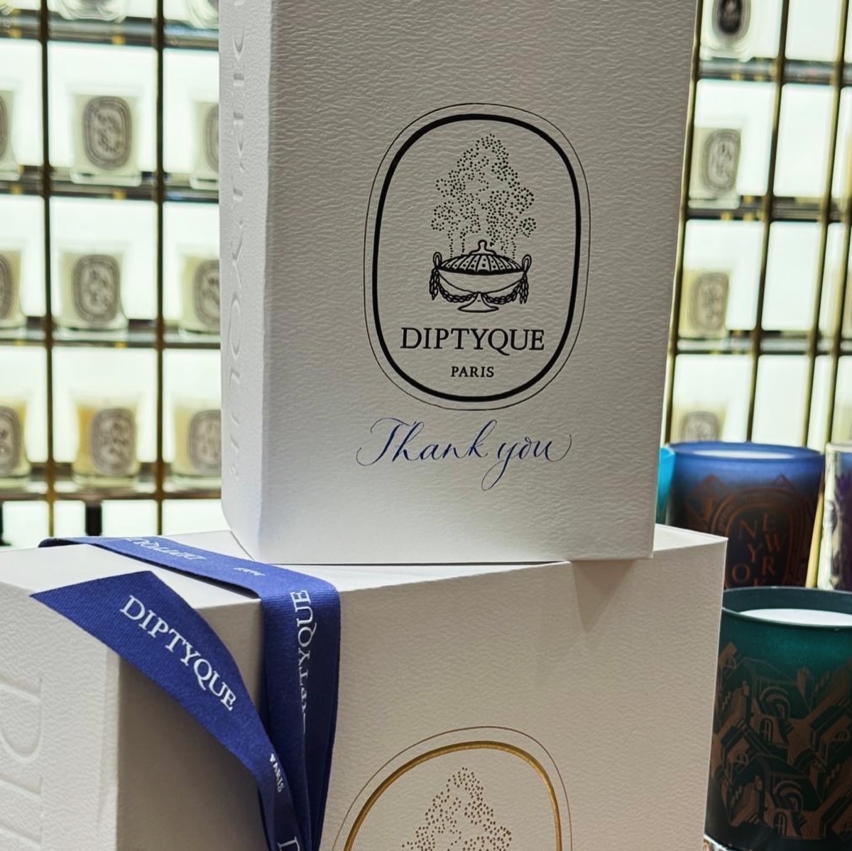 A quiet moment of ink and elegance at Harrods yesterday…
We were writing bespoke notes for customers using the most beautiful deep blue of Diptyque’s Orphéon - rich, inky and effortlessly sophisticated. Each message was carefully hand-lettered, adding a personal touch to every purchase.
There’s something so special about seeing words come to life in real time, especially in such an iconic setting. A small detail, but one that turns a gift into something truly memorable.
Thank you to everyone who stopped by and let us write for you - it was a joy from start to finish.
#ModernCalligraphyCo #HarrodsMoments #Diptyque #LiveCalligraphy #LuxuryExperience @diptyque