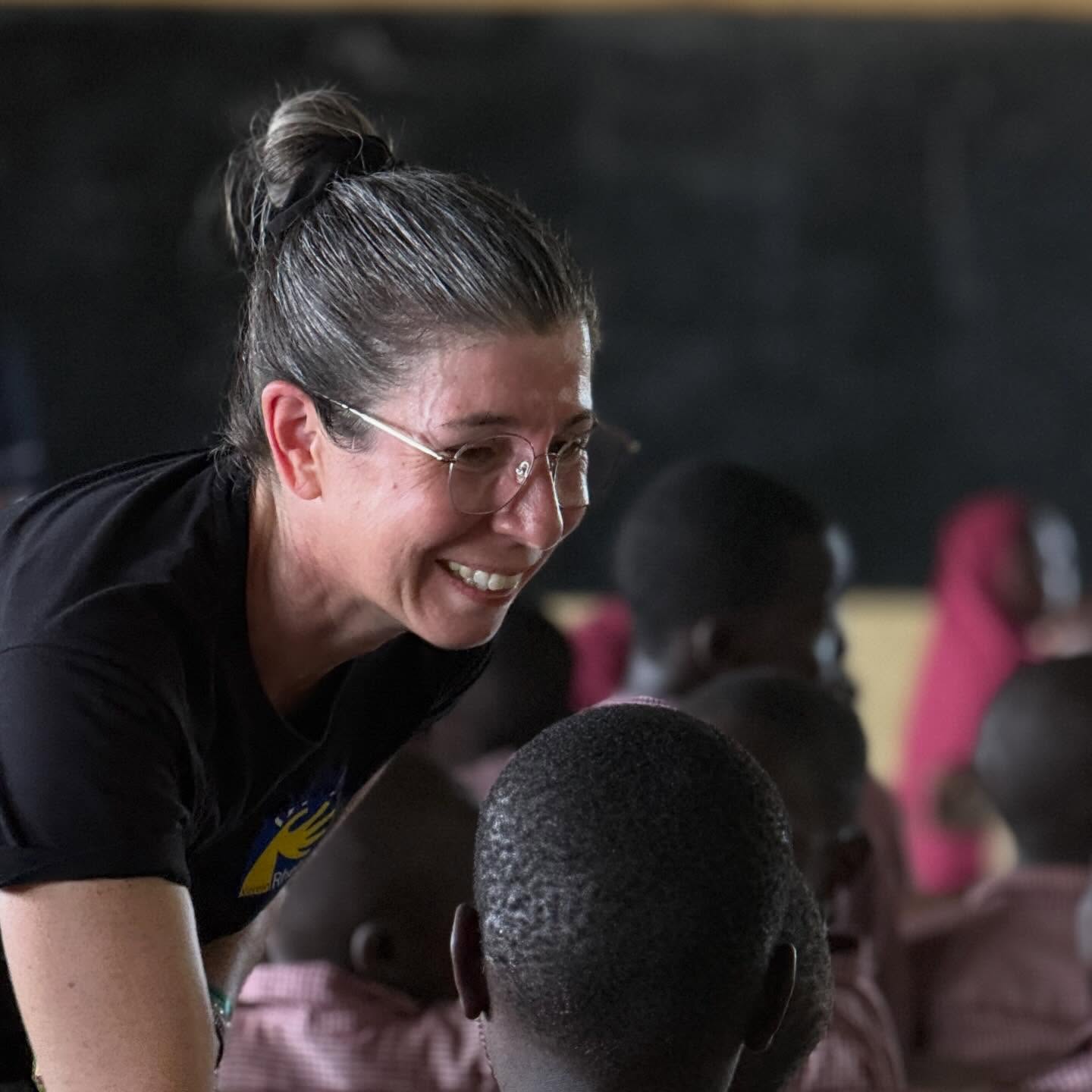 Vorstand zu Besuch in Maji Moto 🇰🇪
Seit ein paar Tagen sind Eveline Alder und Erich Kühnis vor Ort in unserem Medical Centre 🏥.
Sie tauschen sich mit dem Team aus 🤝 und treffen Kinder und ihre Familien 👶👨👩👧. Genau für sie setzen wir uns ein 💛.
Eveline schreibt zu den Bildern 📸: «Die Angestellten sind sehr motiviert 💪 und halten unser Projekt am Laufen. Schön zu sehen, wie sie sich einsetzen ♥️»
🙏 Danke, dass du uns dabei hilfst!
#rheinvalleyhospital #medicalcentre #kenia #majimoto #rheinvalleymedicalcentre