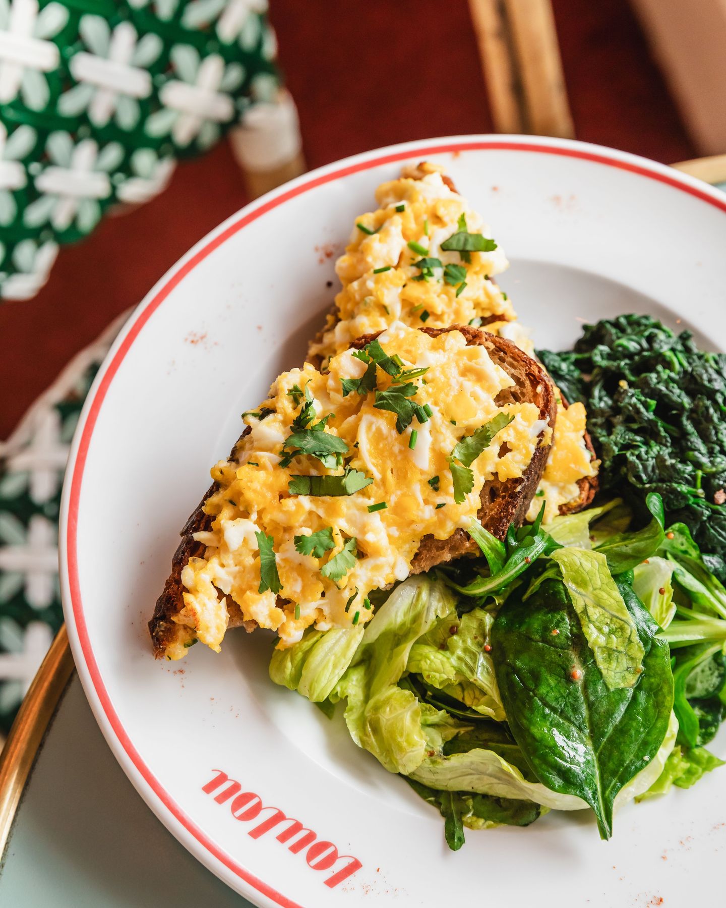 Scrambled eggs on toast for breakfast 😌
📸 @alicepages