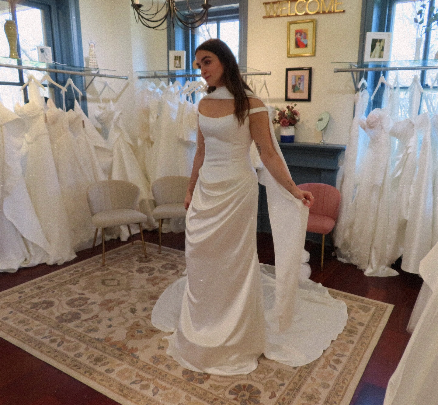 Can’t get enough of Bronté from @tara_lauren newest collection ☁️
#skippackvillage
#pabride
#weddingdress