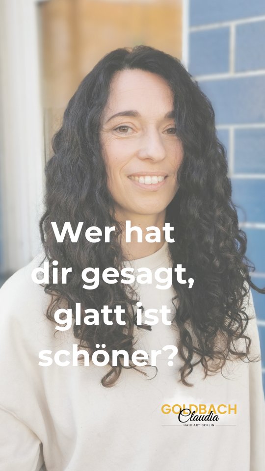 Lass dir von niemandem einreden,
dass du mit glatten Haaren schöner wärst.
Glatt ist nicht besser.
Nur das, was wir gewohnt sind.
So viele haben gelernt,
ihre Struktur zu verstecken, zu glätten, zu „bändigen“.
Aber weißt du was?
Deine Locken sind nicht zu viel.
Nicht unkontrollierbar.
Nicht „schwierig“.
Sie wurden nur nie richtig verstanden.
Und genau da beginnt der Unterschied.
✨ Wenn du aufhörst, gegen dein Haar zu arbeiten
und anfängst, mit ihm zu gehen,
passiert echte Veränderung.
👉 Bereit, deine Locken wirklich kennenzulernen?
Dann vereinbare dein Locken Wohlfühlmoment 💚
LOCKEN VERSTEHEN
NATURLOCKEN STÄRKEN
LOCKEN VERSTEHEN
FRIZZ REDUZIEREN
LOCKEN PFLEGE ROUTINE
#calligraphycut #curlyhairde #naturlocken #lockenschnitt #curlyhairgermany
