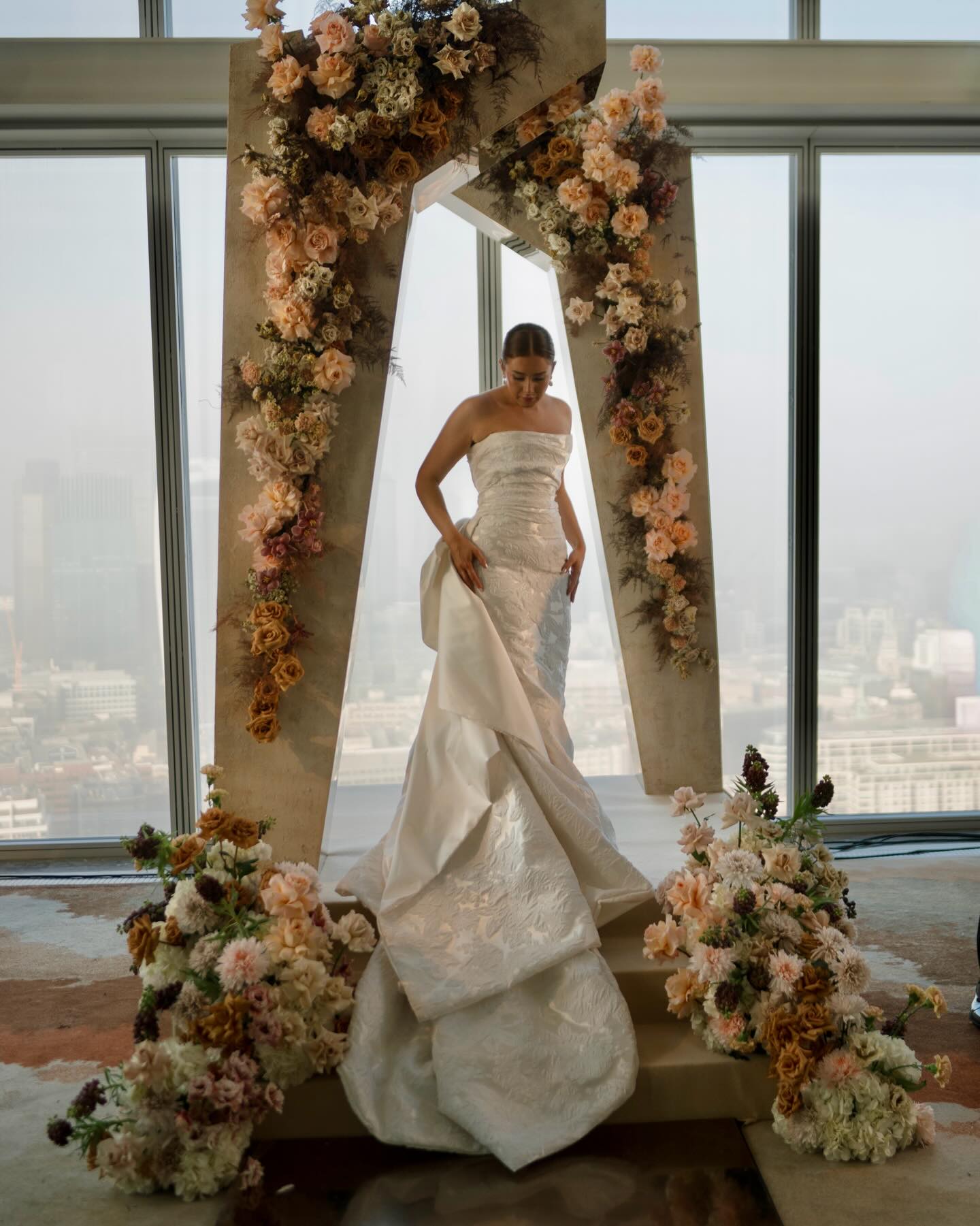 For our @shangrilalondon wedding showcase, we partnered with @weareluminaire to design and construct a modern structure that seamlessly complements the space 🤎
Bringing together architecture and London’s skyline, the installation frames iconic views across the city, including @towerbridge and the Thames.
Mixed metals within the structure catch and reflect the light and sky, creating a piece that feels constantly in motion 🤍
Venue: @shangrilalondon @kurt.macher
Planning & Design: @daisyamodioevents
Production & Draping: @weareluminaire
Floral Designer: @wildaboutflower
Stationery: @cartaliastudio @theembroiderednapkincompany
Furniture: @optionsgreathire
Bridal attire: @sallybeancouture @lylalupa @victoriapercival_accessories
Bride: @emiilypearl
Grooms attire: @scabal
Entertainment: @emporiumlivemusic @aston.band
Celebrant: @jennifer_patrice_celebrant
Beauty: @teamglamofficial
Guest Gifting: @gigiandolive_ @jolovesofficial
Photography: @davidcphotography @rebeccasearlephotography @harrytarbuck @theysaidyesphotos
Videography: @ryanedwardsweddingfilms @servoweddings
Content Creator: @mbweddings_events