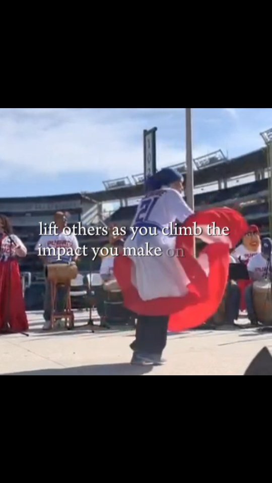 Lift as you climb, and life will make a lot of more sense. Fulfilled and proud of all of you @semillacultural, our students and participants 💚