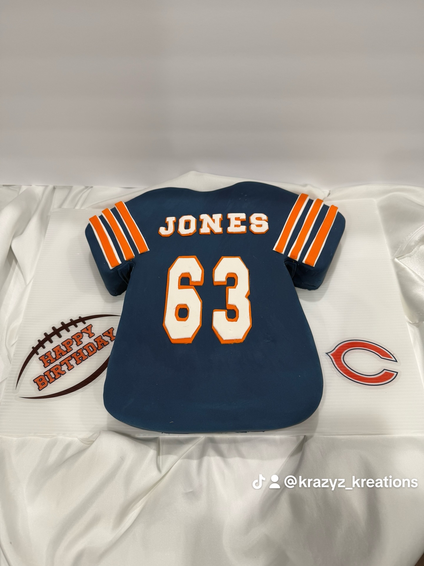 Jersey Cake
Game day just got sweeter
Custom jersey cake for his birthday....because real fans celebrate BIG!🧡💙
This one is a total touchdown.
Perfect for birthdays, game days, and die-hard fans who rep their team with pride!
Who’s ready to celebrate like a champion?
#cake #fan #jersey #sweet #63