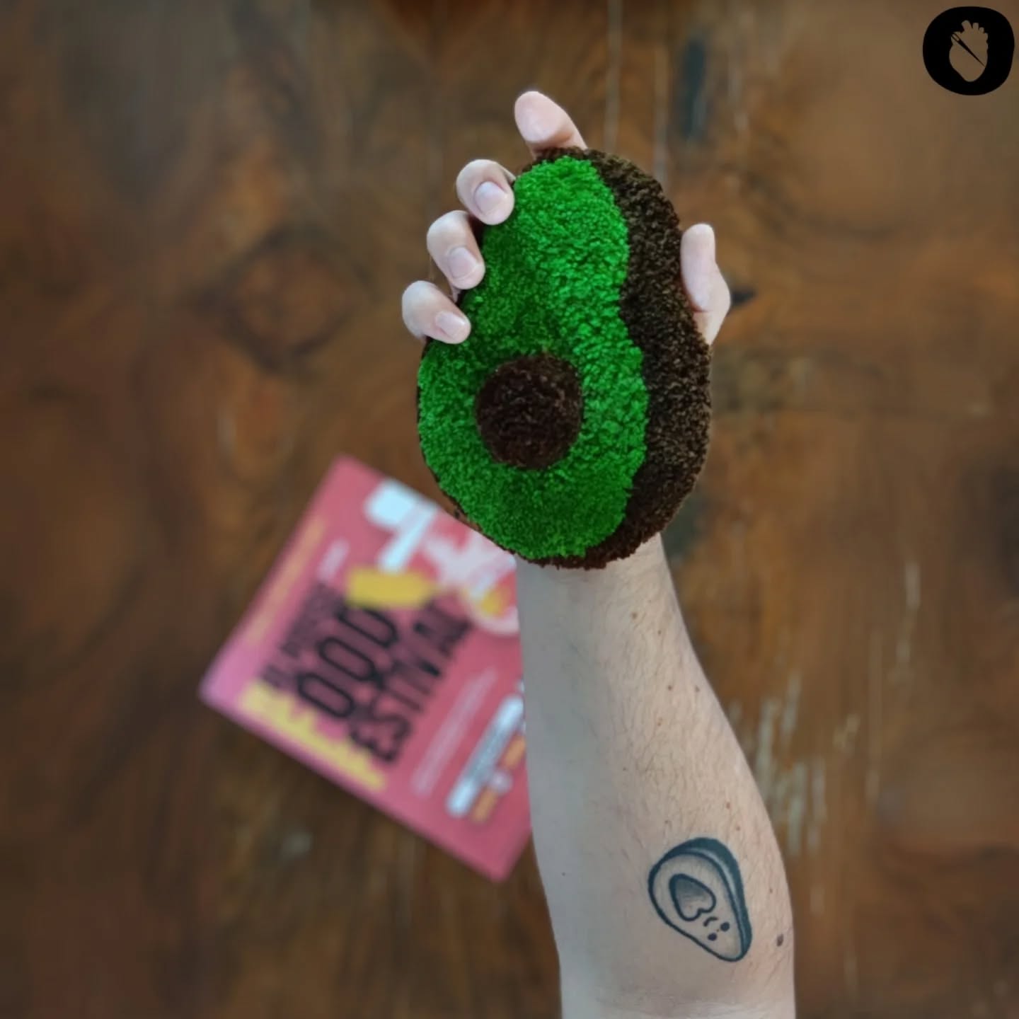 Me faire tatouer un avocat au MFF#1 et tufter un avocat pour le MFF#2 ... La boucle est bouclée ! Rendez-vous les 18 et 19 janvier 🥑
@mulhouse.foodfestival @bold_paradise_tattoo
#slowmade #creationunique #mulhouse #slowdeco #handmadetextiles #handmadewithlove #tufting #tuftingart #dmc