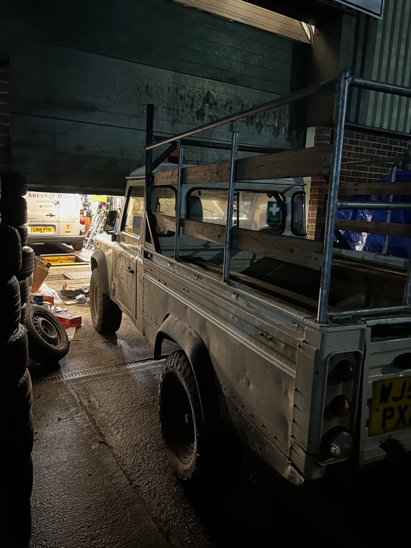 After some late night fixing we now have a second Landrover for tomorrow. Alternator went yesterday. Extra Tickets have been added. #mucoff #lezyne #dmr #okefordhillbikepark