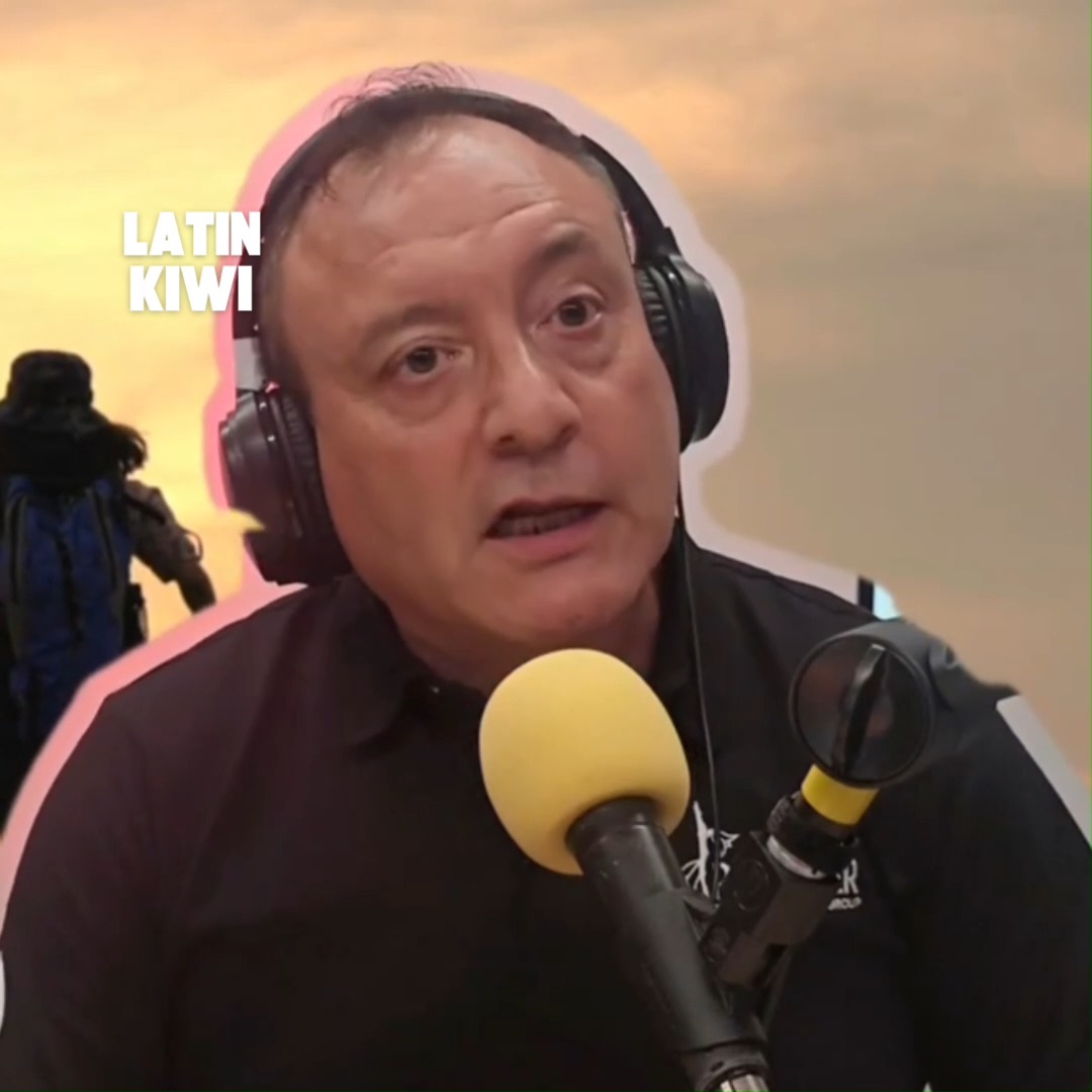 Lo que comenzó como una idea familiar se transformó en un proyecto sólido que representa el orgullo migrante y el amor por las raíces latinas en Aotearoa. Marcos nos cuenta porque se vino a Nueva Zelanda y los ajustes que hizo como padre de familia desde el idioma y los retos laborales.
💃 Si te interesa la vida en Nueva Zelanda, las historias reales de migrantes, o cómo mantener viva tu cultura en el extranjero, este video es para ti.
🔔 Suscríbete para más historias de latinos en Nueva Zelanda
👍 Dale like si te inspira este tipo de contenido
#NuevaZelanda #LatinosEnNZ #Migrantes #Chile #DanzaFolklorica #Aotearoa #HistoriasDeMigrantes #Latinkiwi