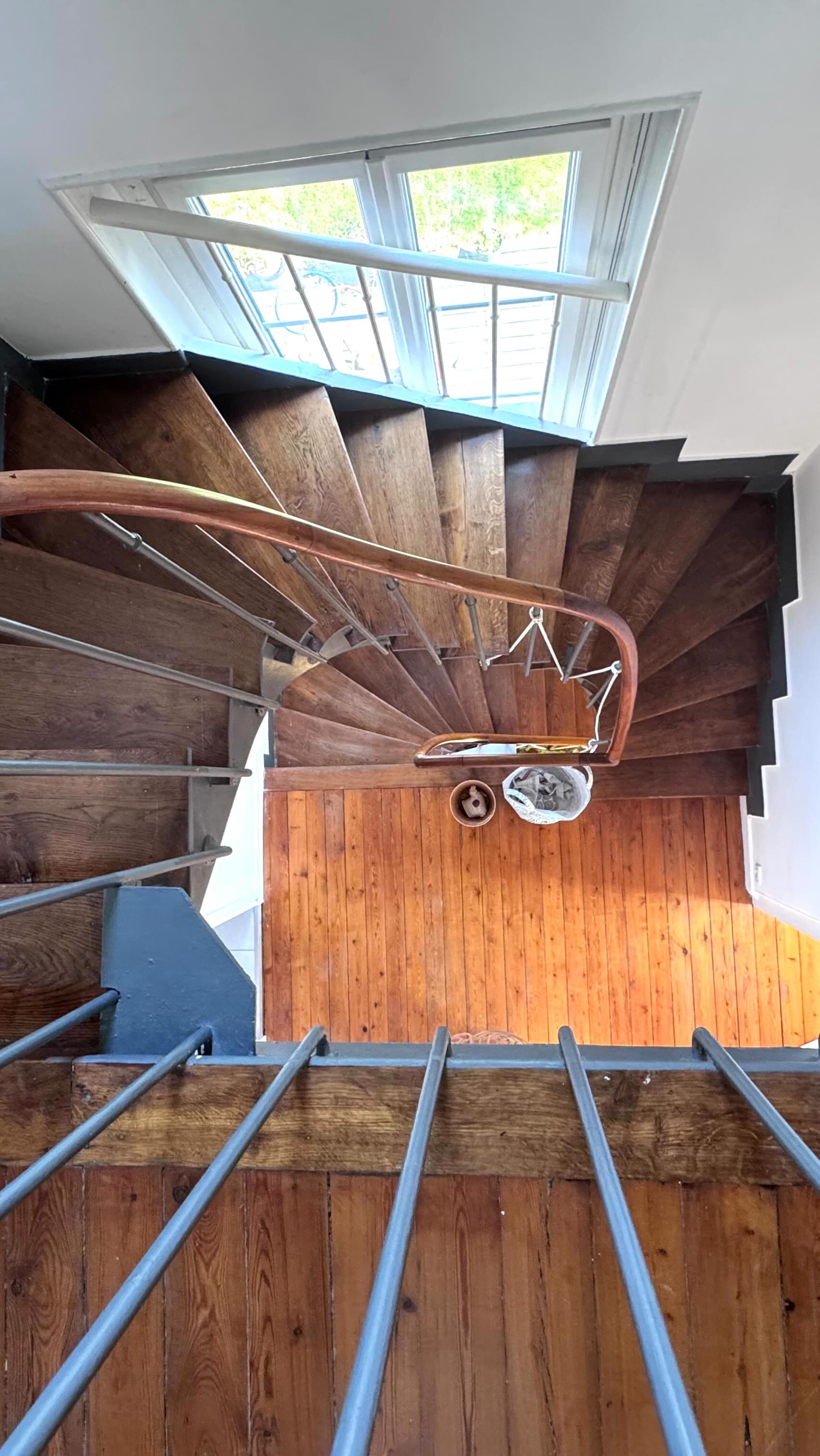 De la lumière, de l’espace et le grand air c’est par ici 👇🌳🏠
À chantilly, à 2 pas de la gare je vous présente cette maison pleine de caractère de 144m2 😍
🛌 4 chambres
🌳478m2 de terrain
🖥️ 2 bureaux
✨Charme de l’ancien
⚡️Dpe D
💸 730 000€ FAI
💌 go go go mp pour visiter cette pépite
👇 commentez « maison de famille » pour recevoir les infos 😉
#maisonancienne #immobilierchantilly #maisondereve #maisondefamille