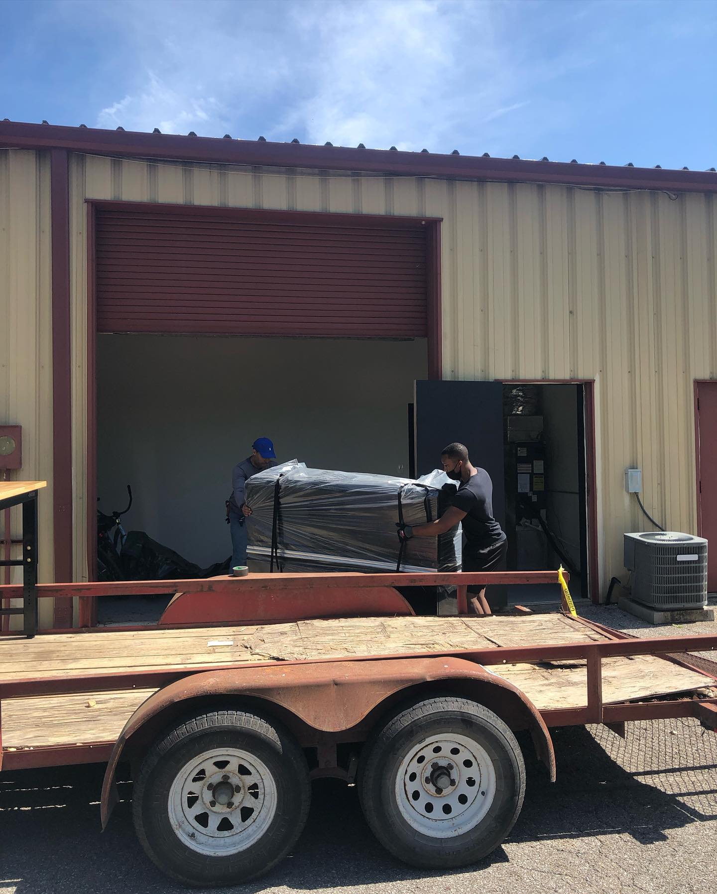 Check out the new digs in #gainesville ! 😃 Derek is working diligently at getting organized and set up.
We’re looking for a local bike mechanic to work with us a few hours a week to train Derek’s support staff on bike repair. Give us a holler if you are qualified, interested and available!!!
#cyclingthroughautism #gainesvilleflorida #gainesvillecycling #bikemechanic #bicyclemechanic #gainesvillecyclingclub #ufbikes #bikesuf