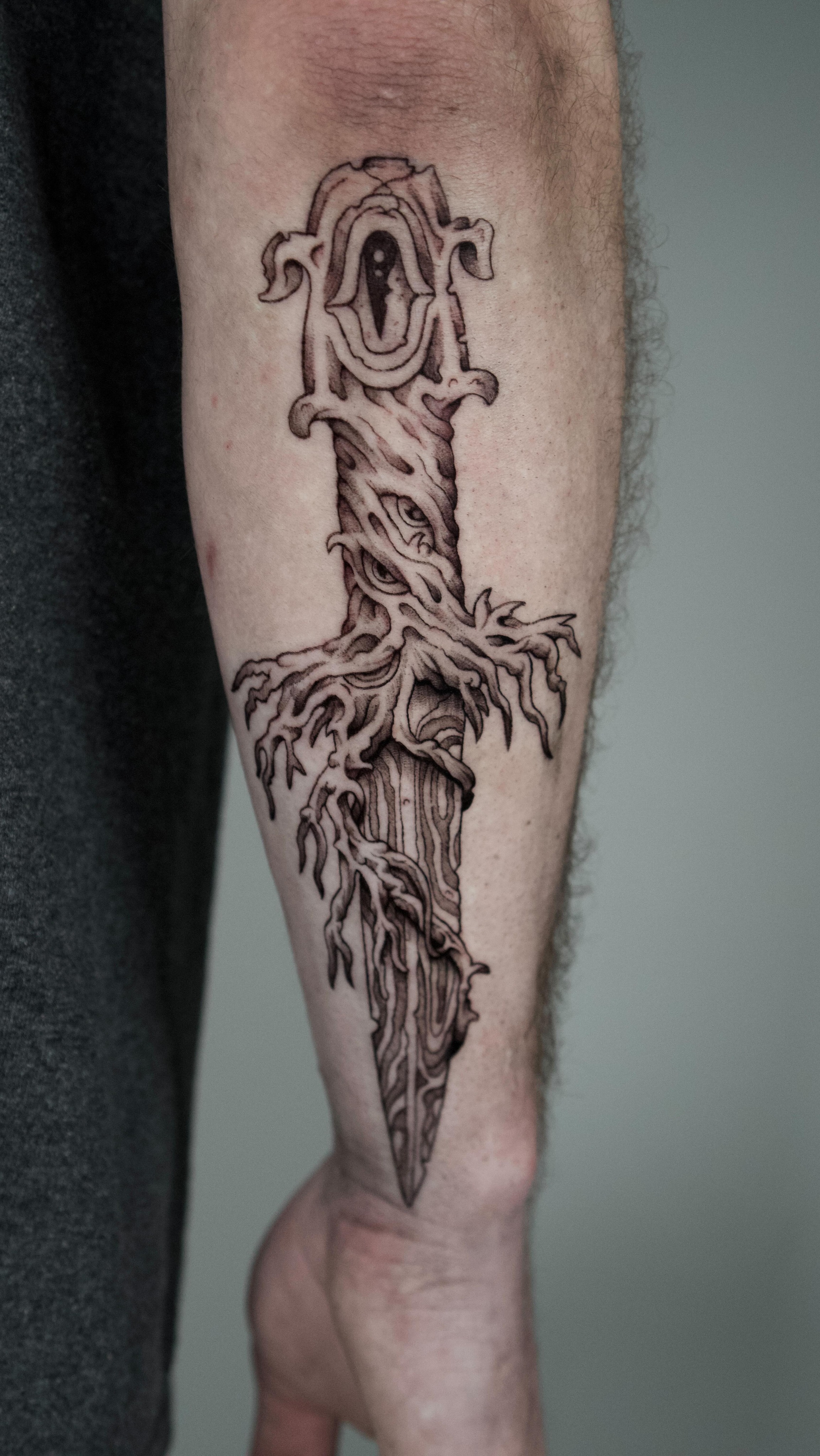 Custom Trippy Dagger done by @bowenbramwell 🤯
Book your free consultation with Bo today 🗓️
DM or fill the form in our site 🔗
PROSPECT INK
PREMIUM TATTOO STUDIO
Modern concept & ocean views.
1224 Prospect St, Suite 150, La Jolla
#prospectink #lajollacove #blackandgreytattoo #illustrativetattoos