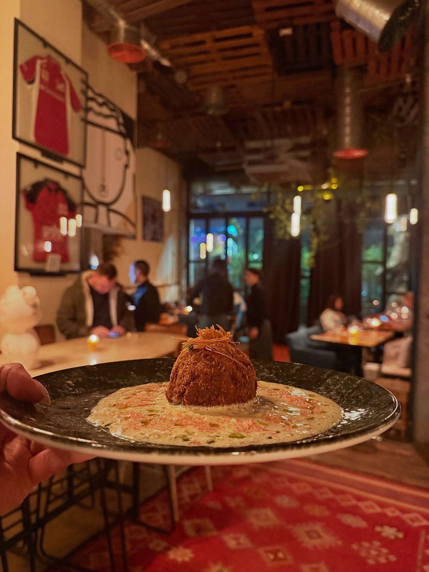 Découvrez 3 de nos nouvelles entrées : Dôme de Chair d’Araignée Œufs de Masago Sauce Beurre Blanc, Nems de Confit de Canard Chutney de Mangue, Tataki de Saumon Guacamole 😋
#restaurantmarrakech #marrakech #restaurant #food #diner