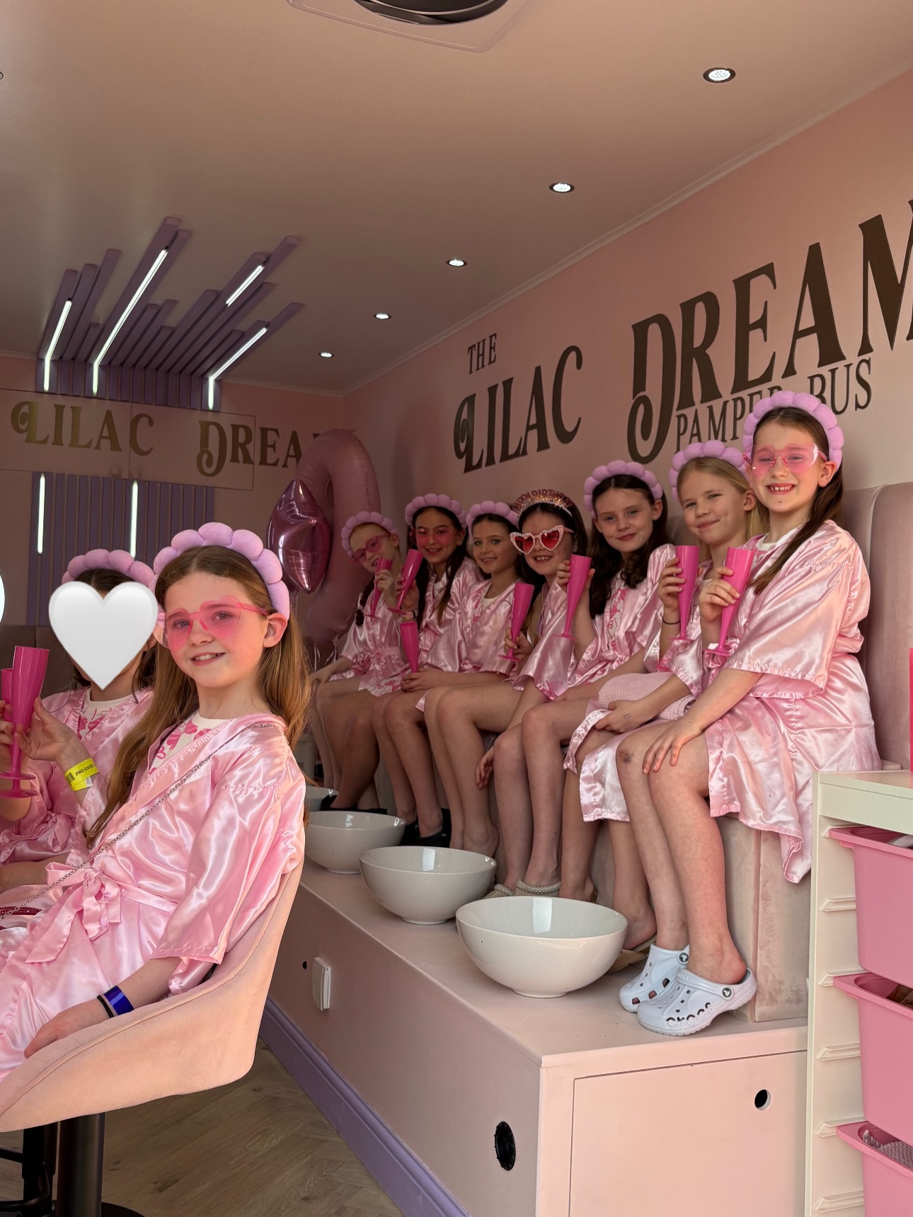 Pamper party + all your besties = BEST PARTY EVER ๐๐ #manchester #manchestermums #birthdayparty #mobilepamperparty