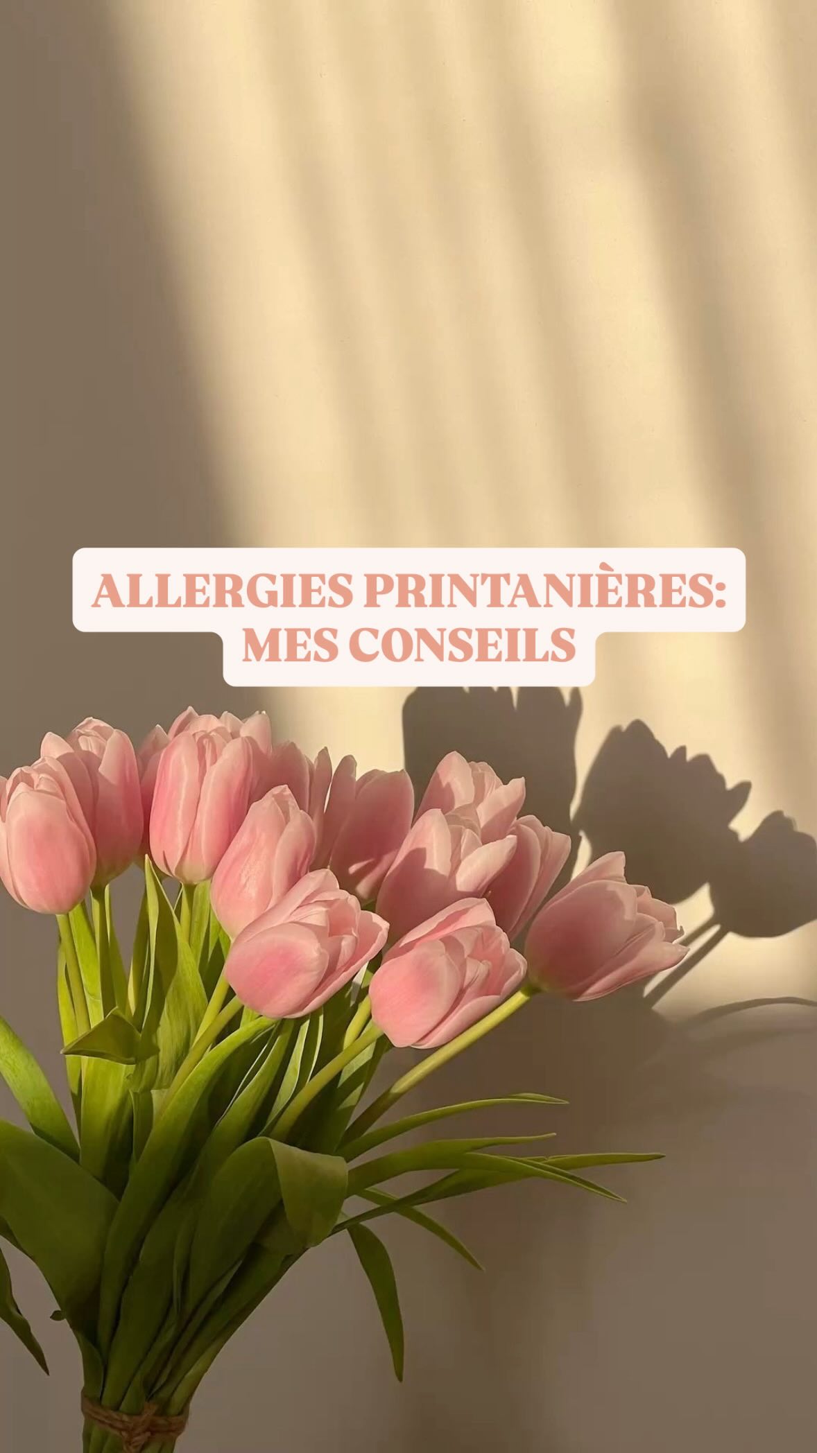 Les allergies saisonnières ne sont pas une fatalité. Si votre printemps rime avec rhinite allergique, fatigue, yeux qui piquent ou inflammation chronique, il est temps d’agir en profondeur sur votre terrain.
Pour réduire l’inflammation et le stress oxydant, certains compléments alimentaires peuvent faire une réelle différence :
– La vitamine D, essentielle pour soutenir le système immunitaire et réguler la réponse inflammatoire
– Le zinc, à intégrer en cures plusieurs fois par an pour renforcer les défenses naturelles
– Les oméga-3, que l’on retrouve dans les petits poissons gras et certains œufs de qualité, pour leur action anti-inflammatoire
– Le magnésium, particulièrement intéressant en cas de crise allergique, avec un effet apaisant sur la réponse histaminique
Mais au-delà des compléments, le vrai travail se fait sur le long terme : au niveau du microbiote intestinal.
Les intestins jouent un rôle clé dans l’immunité. C’est là que se construit votre tolérance aux allergènes et votre capacité à vous défendre. Un microbiote déséquilibré favorise l’inflammation et amplifie les réactions allergiques.
Pour soutenir votre flore intestinale :
– Adoptez une alimentation méditerranéenne riche en polyphénols
– Intégrez des aliments riches en prébiotiques comme l’ail, l’oignon ou les asperges
– Consommez des sources naturelles de quercétine comme la pomme
– Ajoutez des aliments fermentés comme le kéfir ou le kombucha pour nourrir les bonnes bactéries
Prendre soin de son microbiote, c’est agir à la racine du problème et retrouver un équilibre durable.
Prenez soin de vous, et profitez pleinement du printemps.
#allergies #pollen #printemps #nutrition #antihistamine