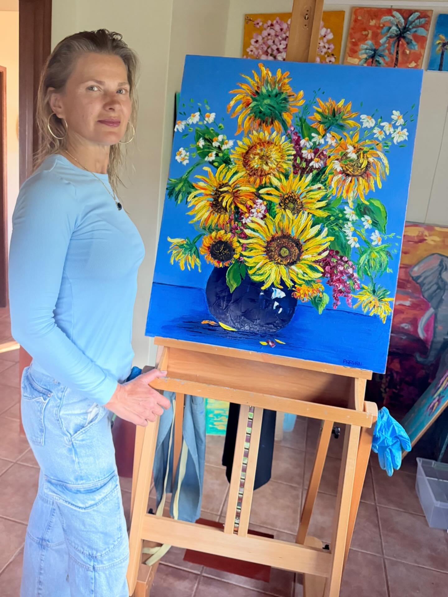 I stepped away for a month.
It turned into longer.
And I stopped fighting it.
Everyone has their own rhythm — in art, in life.
This is mine.
Some days I paint with fire,
some days I have to push myself to begin.
It’s not perfect.
It’s not linear.
But it’s honest.
And it’s mine
#elenaparvan
#elenaparvanart
#paletteknifeartist
#oilpainting
#contemporaryartist
floralpainting
sunflowerpainting
artiststudio
workingartist
canadianartist
hawaiiartist
originalart
artforsale
impasto
colorfulart
