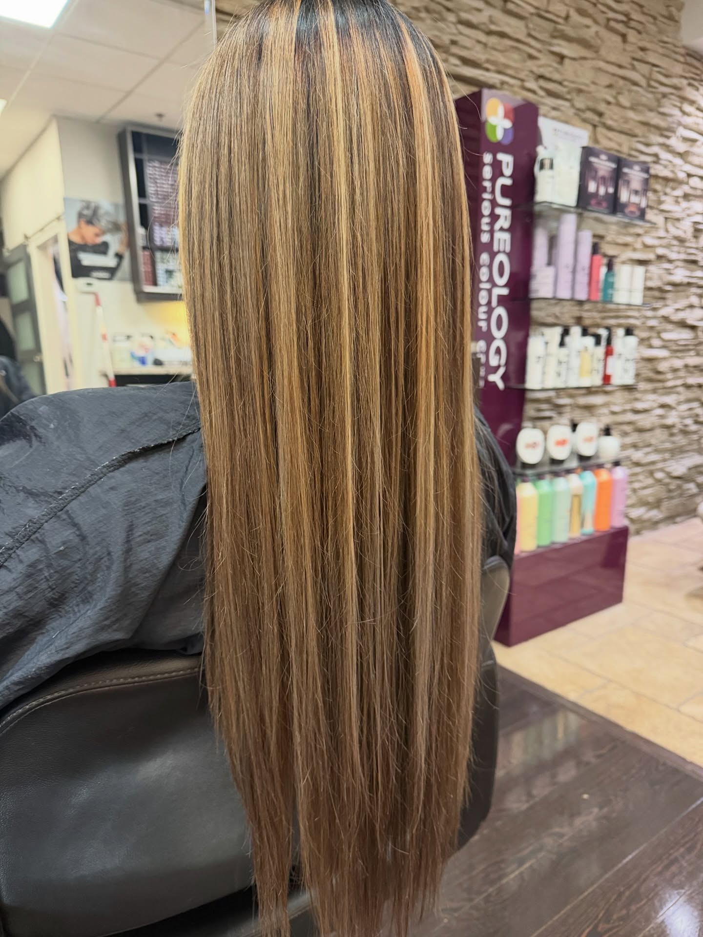 From grown-out + flat… to rich, dimensional perfection 🤎✨📍 Studio M
📞 (416) 817-9903
📧 hair@melissagreco.ca