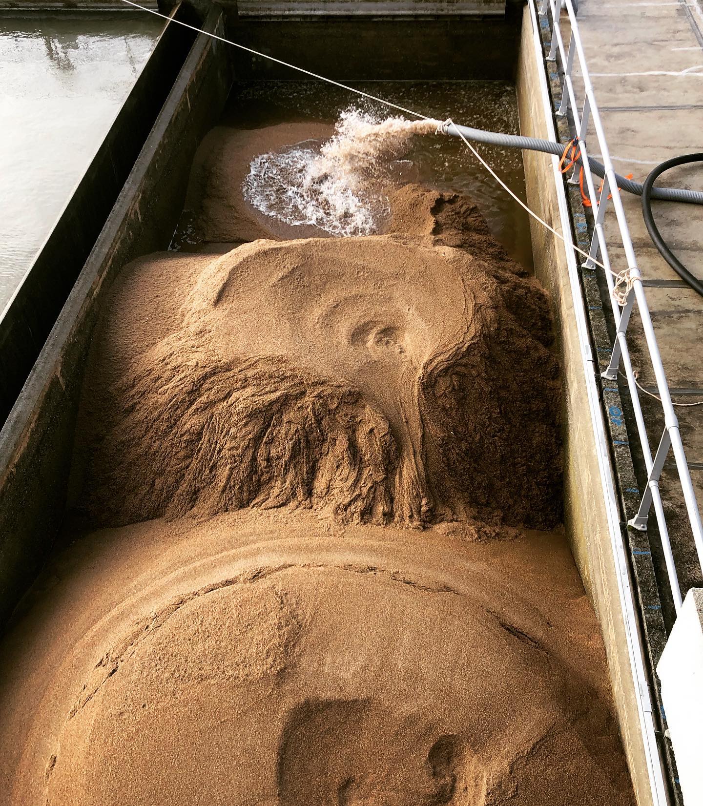 Transfert de bassin en bassin de sable de filtration dans la région toulousaines opération réalisée en 2 journées #sable #filtration #eaupotable