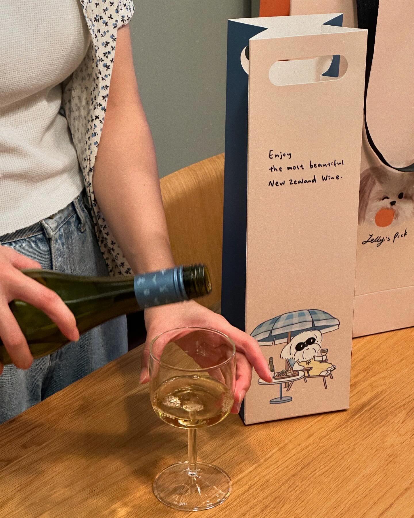 Branding design for Jelly pick
.
.
.
.
#girlxustudio #drawing #doddle #illustration #illustrator #그림 #插畫 #手帳 #手繪 #繪畫 #漫画 #漫畫 #繪本 #插畫作者
#Illustration #イラスト #귀엽다 #插画#PetIllustration #DogArt #癒しのイラスト