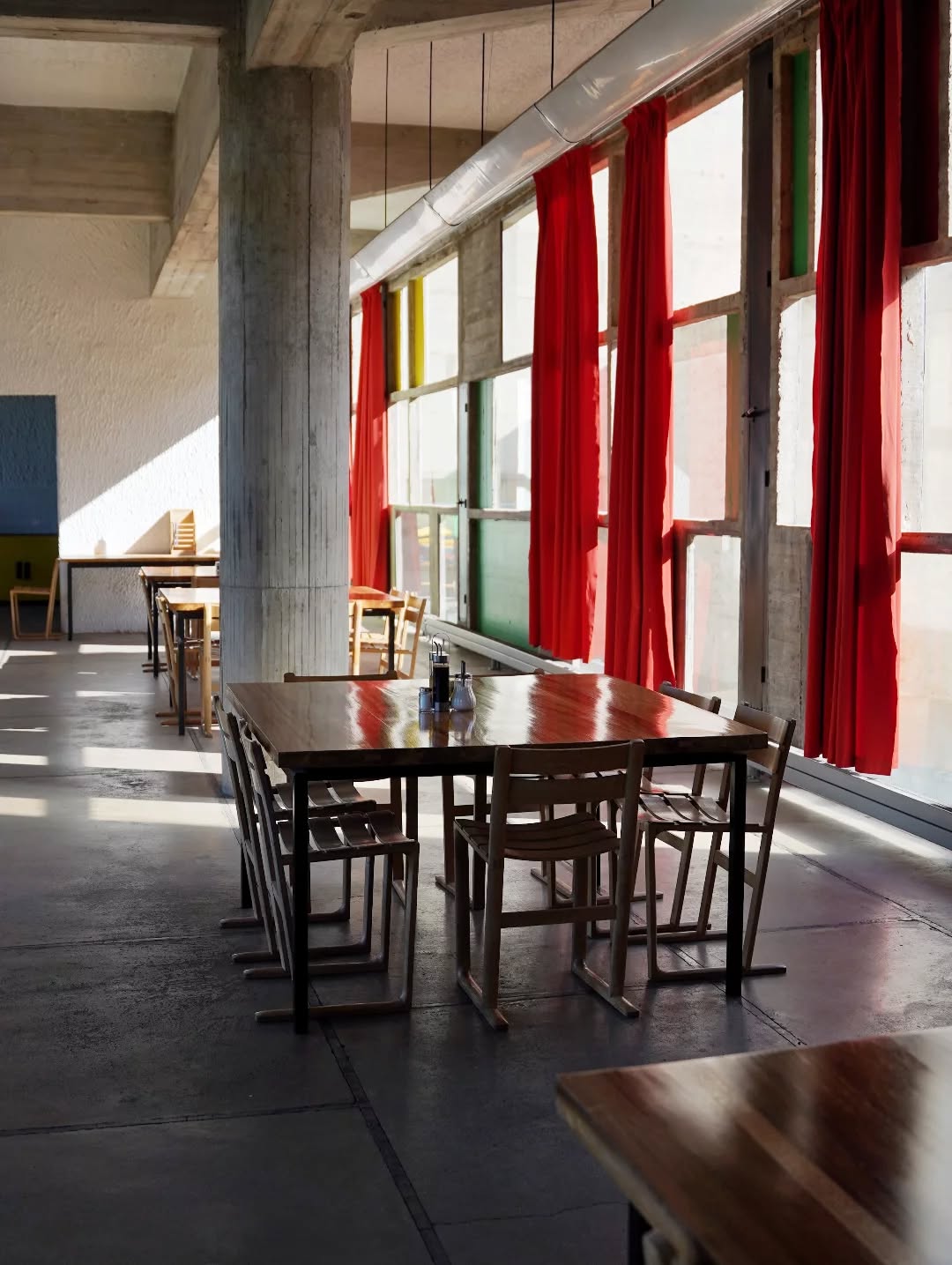 🧶❤️ RETRAITE TRICOT & SÉRÉNITÉ ❤️🧶
Imaginez... deux jours hors du temps au cœur du chef-d’œuvre de Le Corbusier, le Couvent de La Tourette, à vivre au rythme de la communauté dominicaine. Entre béton brut, lumière sacrée et tricot, nous vous invitons à une parenthèse créative unique les 23 et 24 mai 2026.
🧶 AU PROGRAMME :
Des moments de tricot ensemble, une Cast-on Party pour tricoter une paire de chaussettes exclusive (Collaboration inédite Yarn by Simone @yarnbysimone x Emma Ducher @encre_violette ).
Un moment de Yoga doux pour délier le corps, guidé par Aurélie La Poule @aurelielapoule @aurelielapoule_tete_en_bas
Une visite privée de l’architecture Iconique du @couventdelatourette
Une nuit en chambre individuelle pour un ressourcement absolu, diner, petit déjeuner et déjeuner.
DÉBUTANTS WELCOME : Tout est accessible, même si vous n'avez jamais pratiqué !
OFFRE EARLY BIRD : Le tarif préférentiel est réservé aux 10 premières inscriptions ! Ne tardez pas, la capacité est très limitée pour préserver la magie et la convivialité de cette expérience.
Ouverture de la Billetterie jeudi 2 avril
#retraitetricot #couventlatourette #lecorbusier