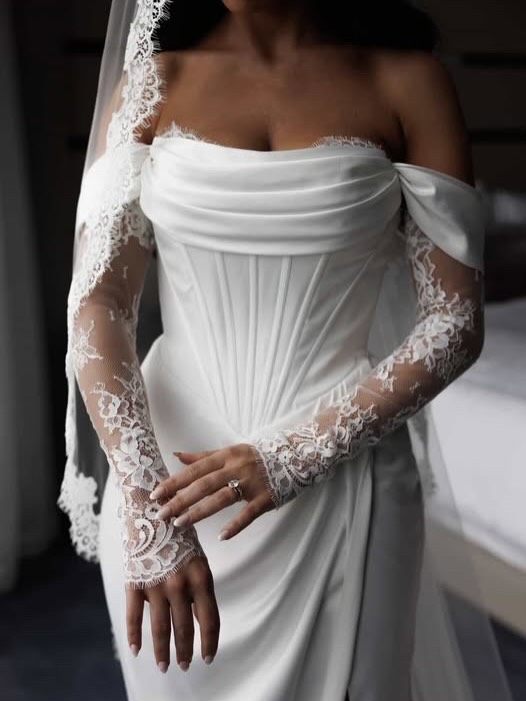 Absolutely gorgeous Maysa in her stunning custom Robbie gown 🤍
@maysaaramadan_
@annaliisaphotography_
.
.
.
#weddingphotography #designingtheday #weddingdress #realbride #designer