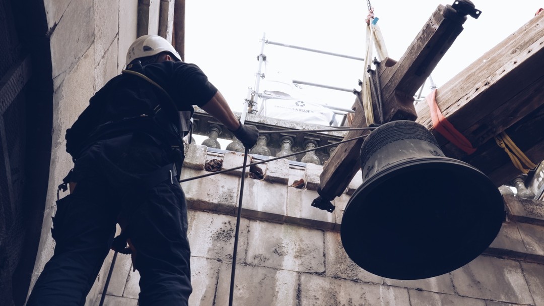 Nous venons de terminer un tournage avec l'entreprise Laumaillé-Lussault, une institution des Hautes-Pyrénées dont l’origine remonte à 1609. Elle est une des rares en France à assurer le métier de niche de campaniste. Les équipes assurent des activités vertigineuses et spectaculaires qui sont désormais dirigées par Eurydice Bled, une cheffe d’entreprise engagée. Découvrez très prochainement son histoire !
#artisanat #tournage #corporate #institutionnel