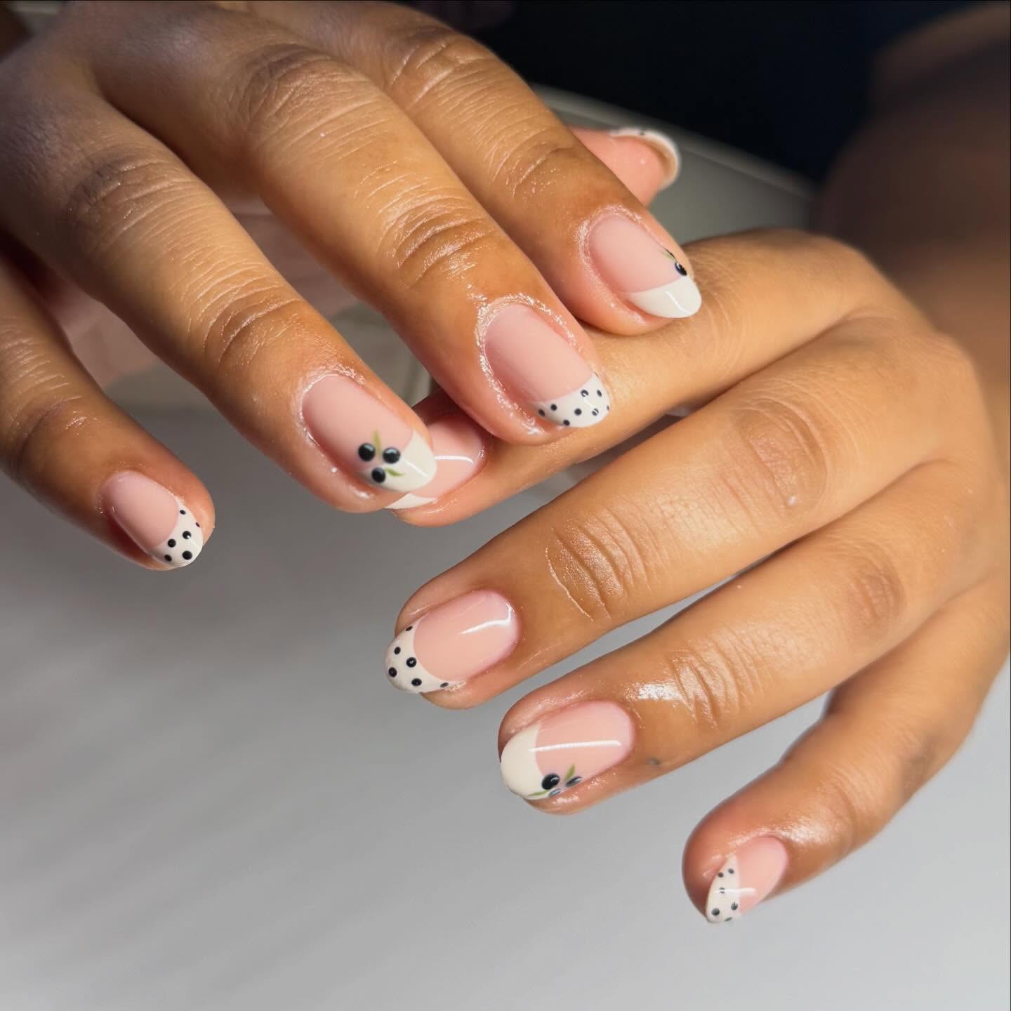 Structured Mani
Something cute and delicate.
@cinnamonrollnat
#nailoninstagram #nailsonfleek💅🏼 #nailinspo💅 #nailsoftheday💅 #nailsnailsnails