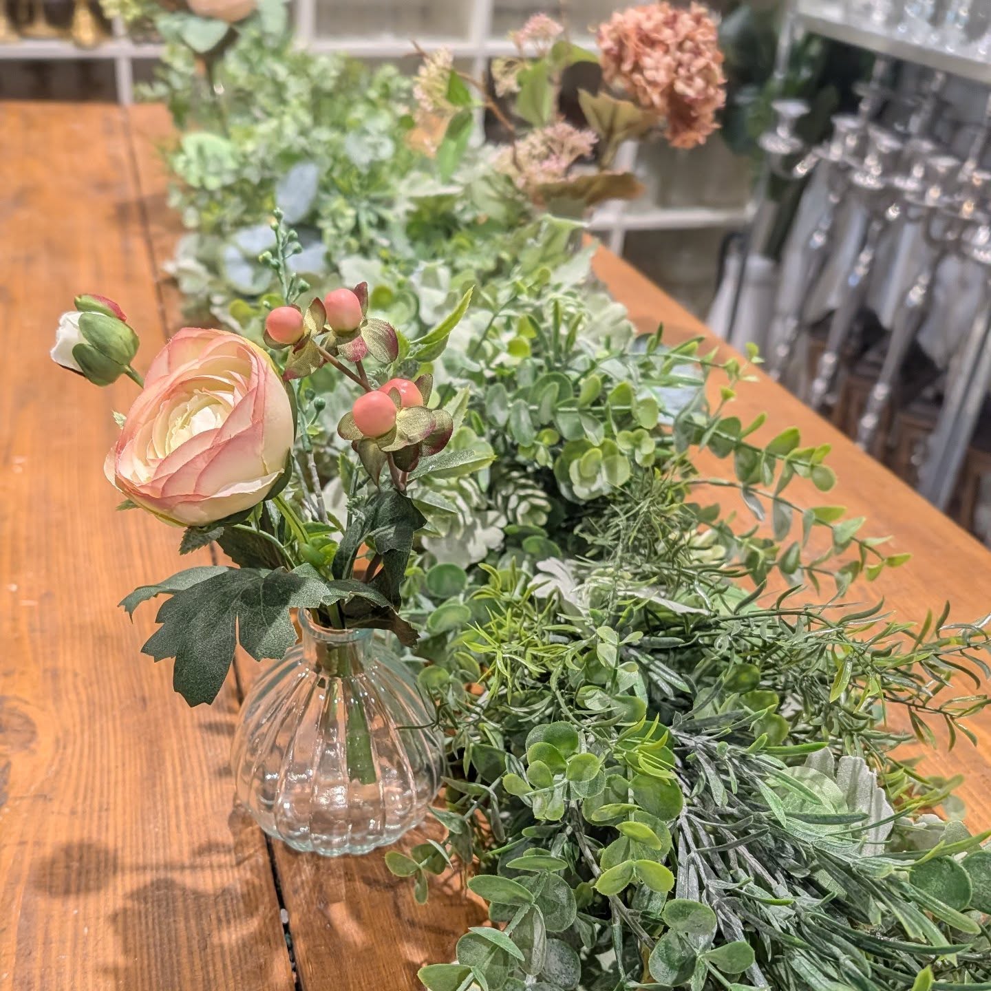 So excited to show you our new foliage garlands.
Luxurious, handmade, ready-to-hire faux garlands.
It's been a while getting these to you, but we wanted them to be perfect. Ready to run down the centre of tables, dress a ceremony table, mantles, window ledges, so many options.
They look great with our bottles and you wouldn't believe how amazing they look running down long banquet tables with our meadow arrangements in-between. 👌
#fauxfoliage #foliagegarlands #weddingfoliage
