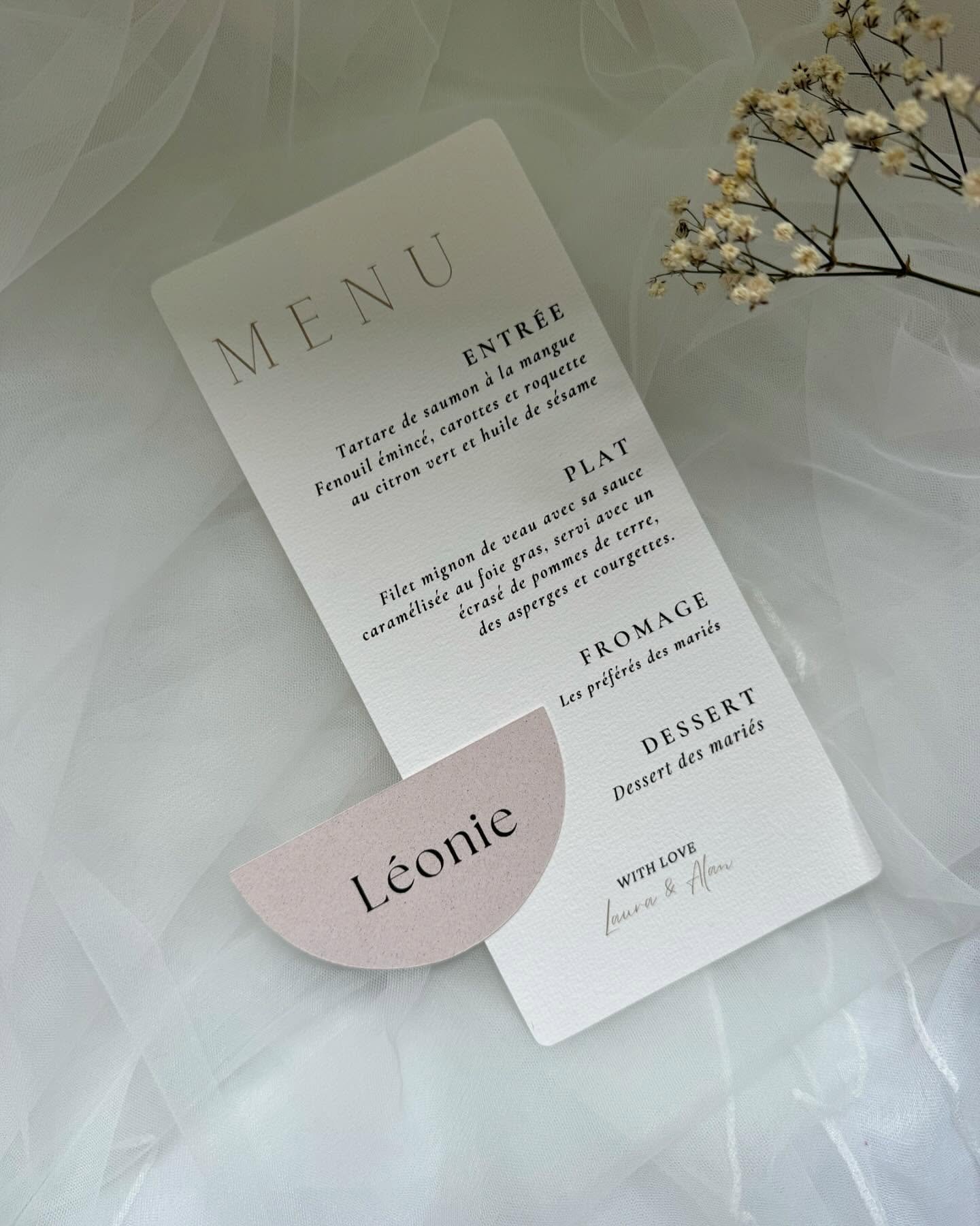 Création et conception du menu de mariage accompagné des marques places pour L&A✨
#papeteriepersonnalisée #papeterie #papeteriemariage
#mariage2025 #bridetobe #weddingtrend #mariage #getyours #papeteriesurmesure
Réalisation de vos rêves 📩