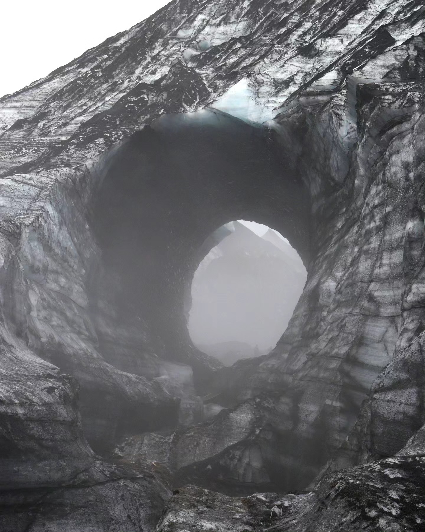 Iceland 🇮🇸
- Kötlujökull Glacier -
Lors de notre approche du glacier Kötlujökull, nous nous sommes littéralement cru sur une autre planète 🪐
La glace recouverte de cendres volcanique offre un paysage monochrome unique que nous n'avions encore jamais observé en Islande 💙🖤🩶
Nous découvrons la fameuse grotte de glace naturelle du Kötlujökull. Elle s'apparente davantage à un tunnel mais sa taille est vraiment impressionnante ! Formée par un ruisseau drainant les eaux de fonte du glacier, elle s'élargit peu à peu jusqu'au jour où sa voute sera trop fine et s'effondrera.
Nous décidons sagement de ne pas poursuivre l'exploration car la suite du chemin est taillée dans la glace or, nous ne sommes pas équipés de crampons ni de casques. De plus, cela ne serait pas respectueux vis-à-vis des touristes ayant payé leur excursion 200€/pers... Nous nous contentons donc de ce point de vue puis nous rebroussons chemin.
.
.
.
.
.
#iceland #iceland🇮🇸 #visiticeland #icelandphotography #iceland_photography #icelandroadtrip #icelandnature #icelandicnature #traveliceland #guidetoiceland #exploreiceland #icelandsecret #icelandscape #icelandadventure #iloveiceland #discovericeland #icelandexplored #southiceland #southiceland🇮🇸 #visitsouthiceland #landscapephotography #wonderful_places #discovernature #roamtheplanet #icelandwaterfall #awesome_earthpix #beautifuldestinations #glacier #kötlujökull #katlaicecave
